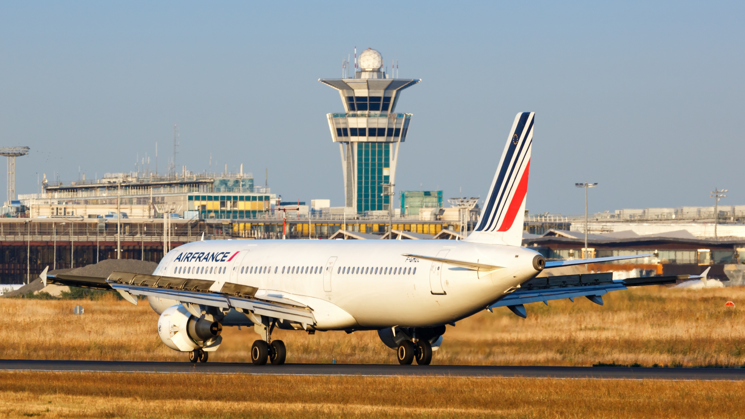 Grève des contrôleurs aériens et vols annulés : à quoi faut-il s’attendre ces 3 et 4 juillet ?