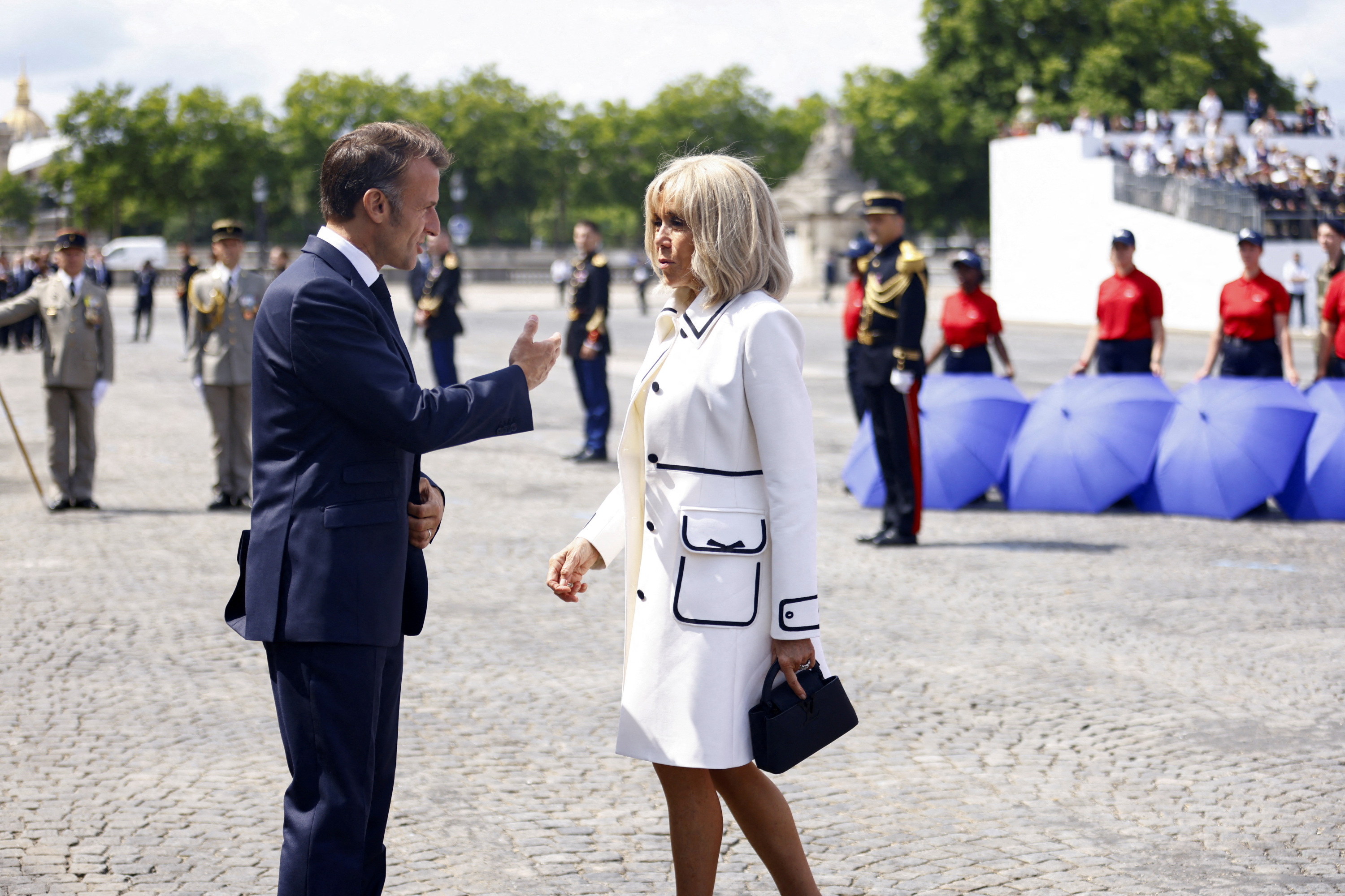 Infox sur Brigitte Macron transgenre : le couple présidentiel poursuit l’influenceuse conspirationniste Candace Owens en diffamation