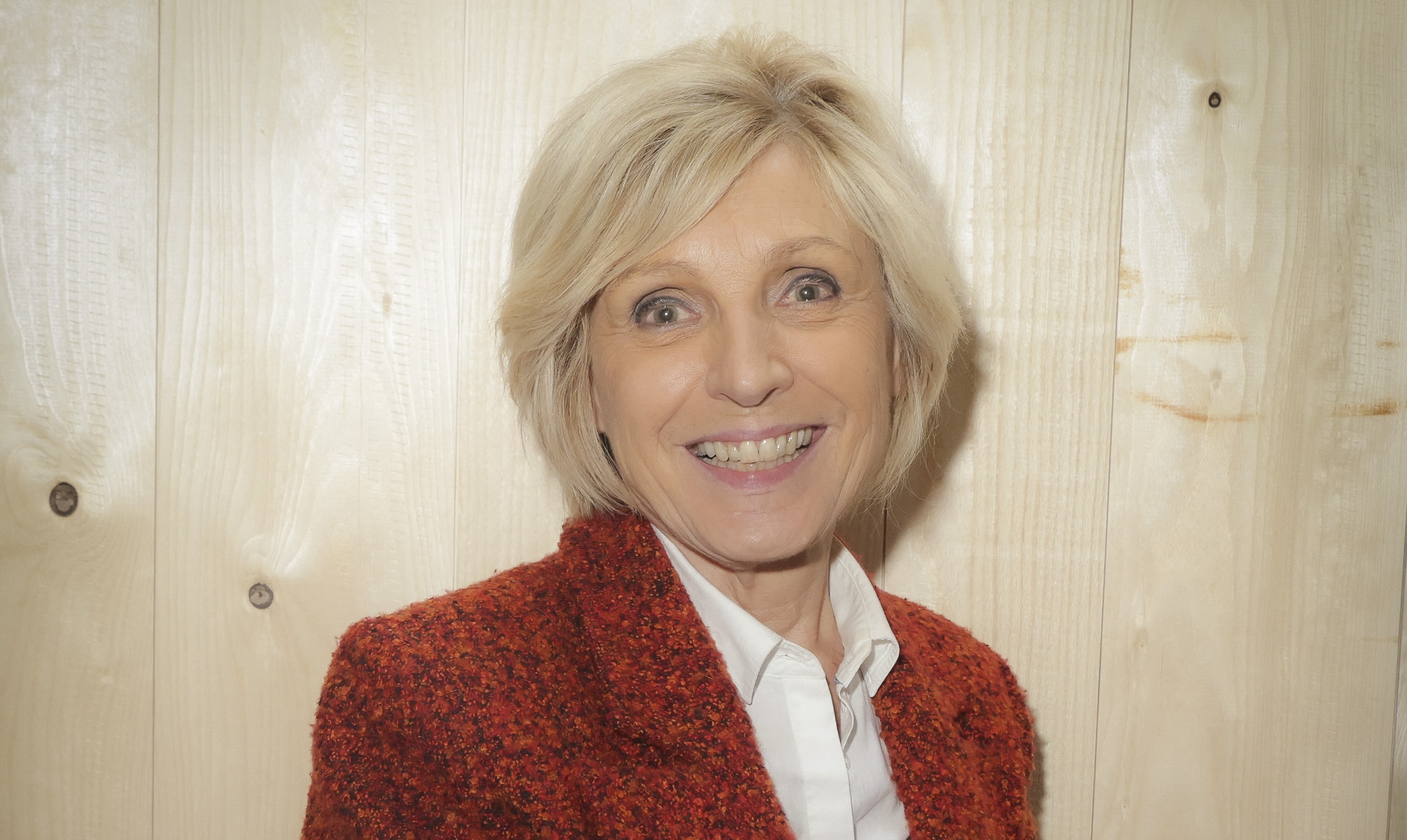 GALA VIDÉO - Evelyne Dhéliat : ce qu'il faut connaître