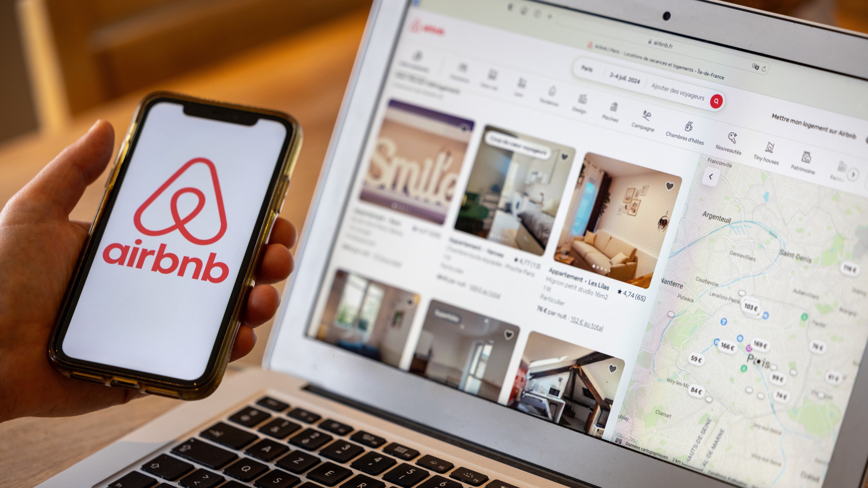 L’hôte Airbnb lui réclame 14.000 euros de réparations de dégâts... avec des photos générées par IA