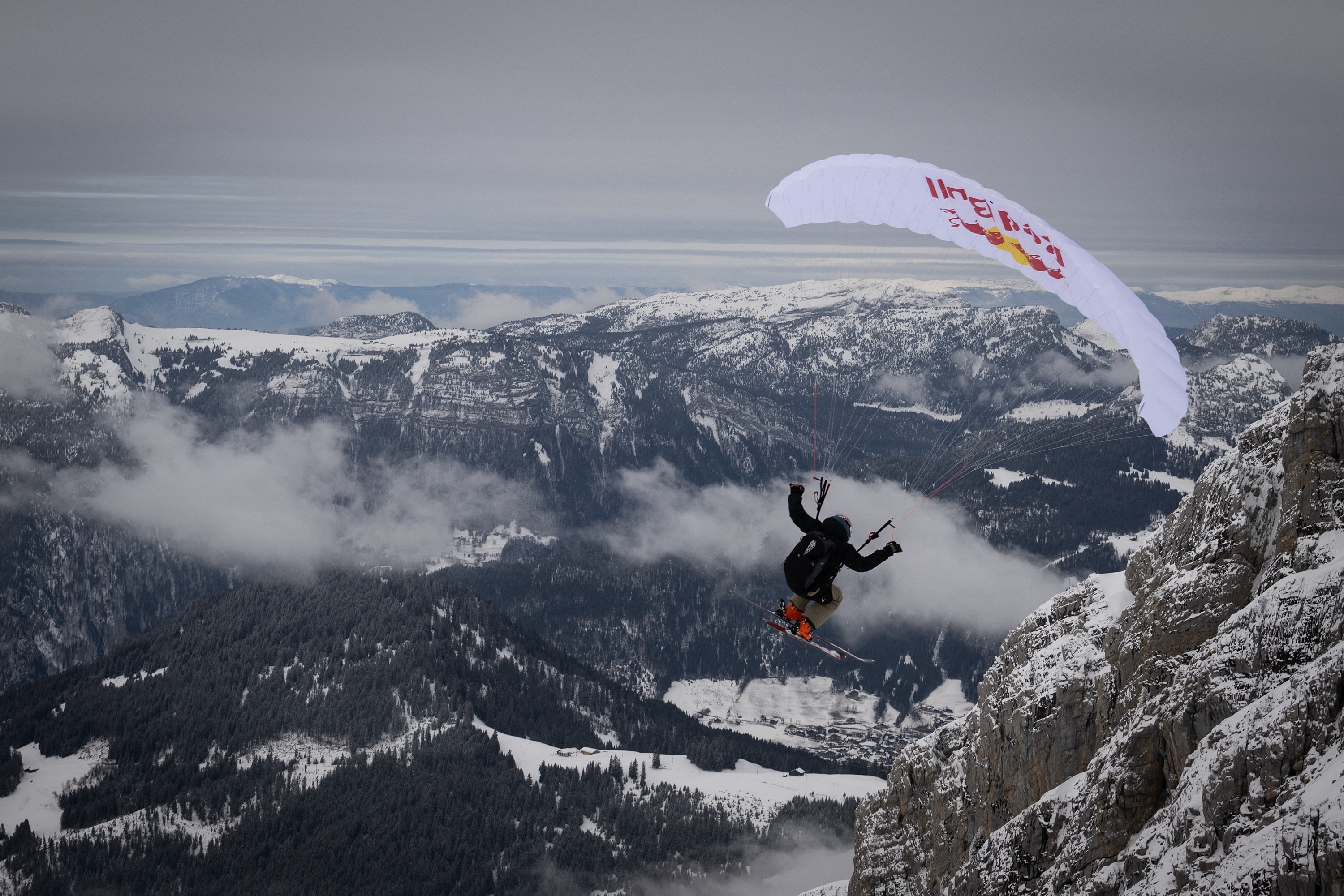 Tragédie en montagne : une Allemande perd la vie en speed-riding