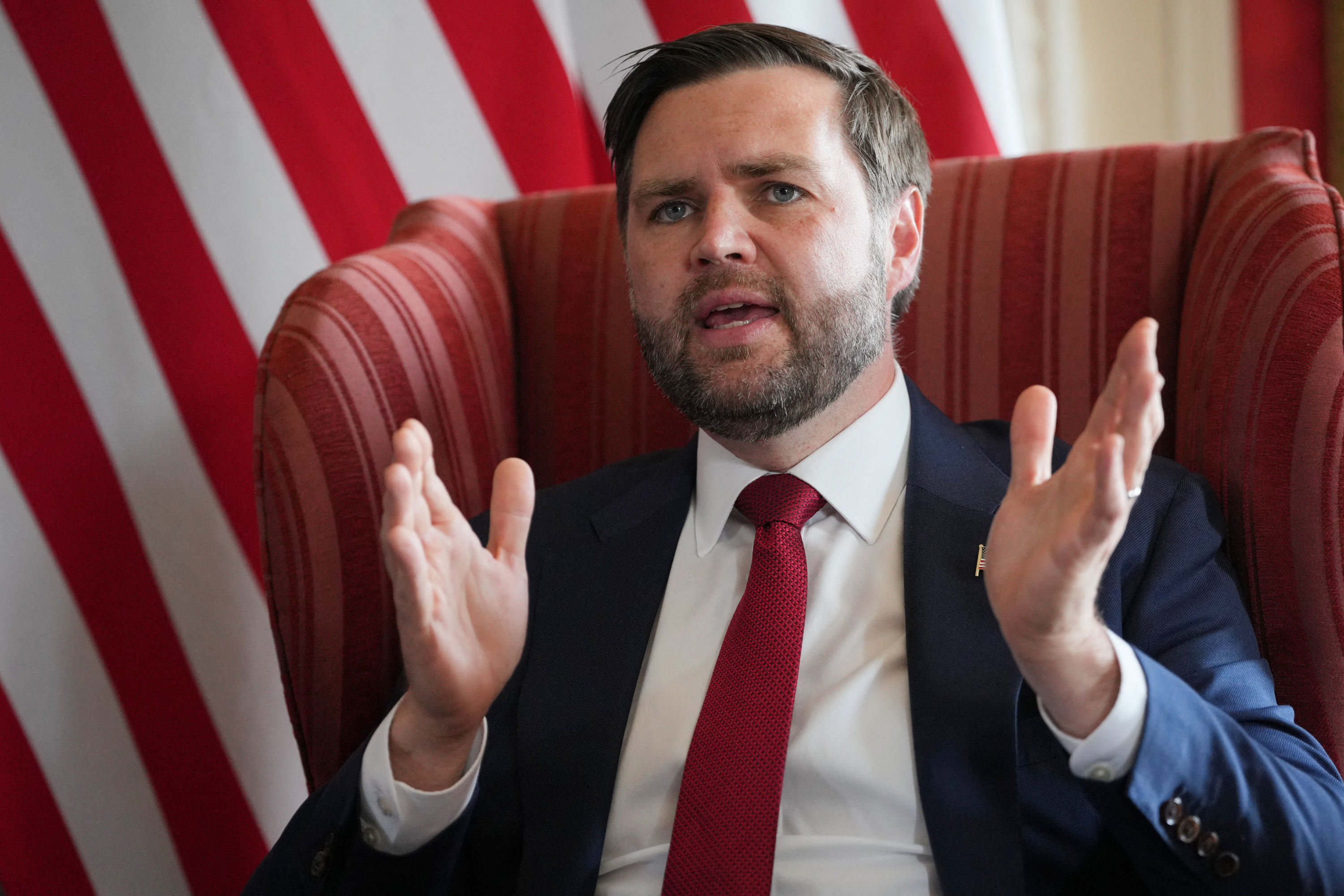 Guerre en Ukraine : JD Vance assure que les États-Unis veulent «programmer» une rencontre Trump-Poutine-Zelensky