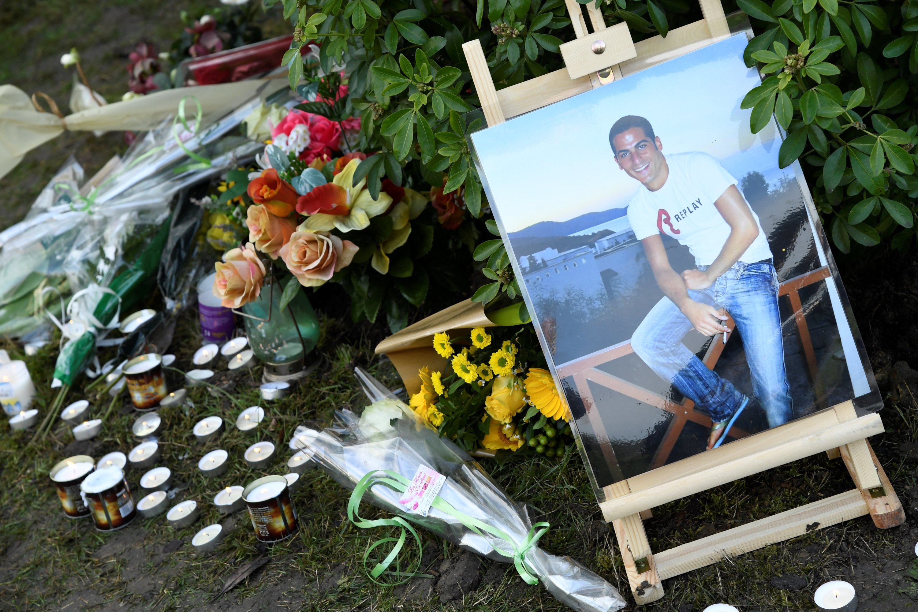 Un olivier rendant hommage à Ilan Halimi abattu dans la ville d’Épinay-sur-Seine