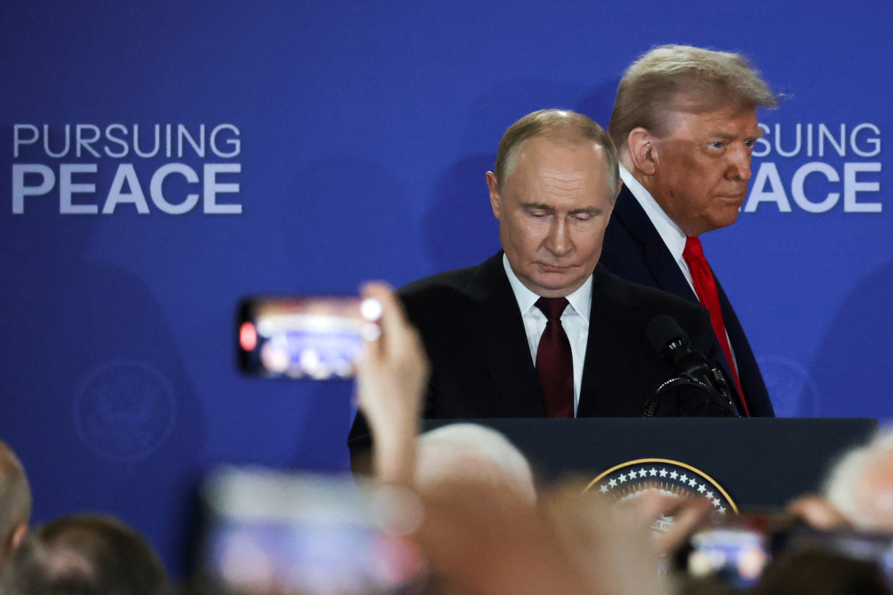 Guerre en Ukraine : ce qui a été dit et... ce qui n’a pas été dit par Trump et Poutine à l’issue du sommet en Alaska