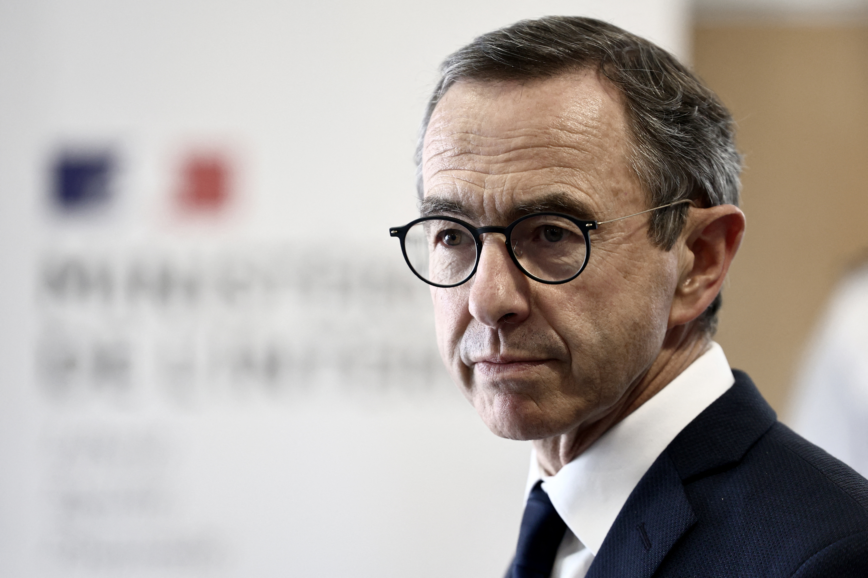 « Bruno Retailleau dénonce la barbarie des plateformes »