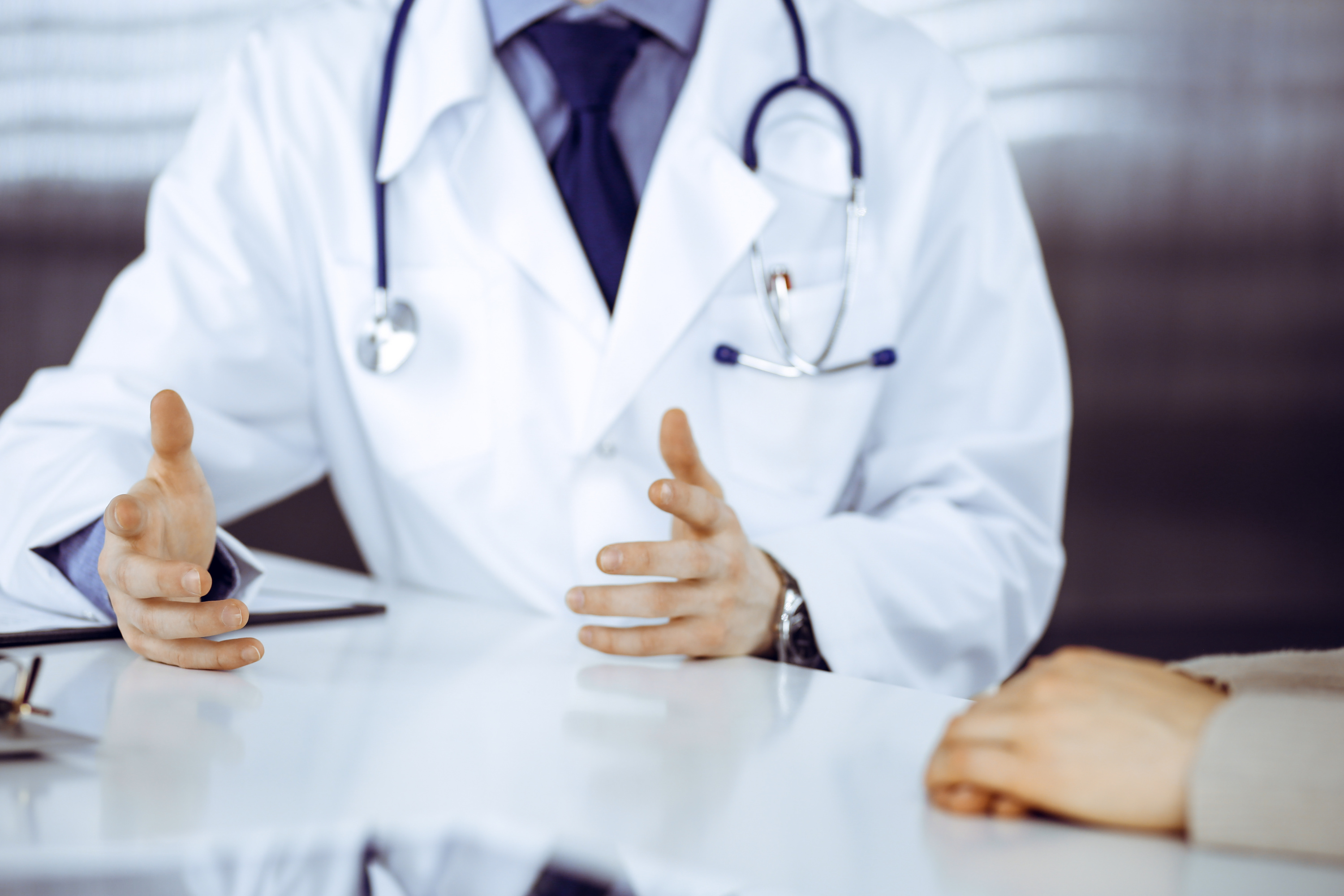 Explosion des arrêts maladie : 500 médecins placés sous surveillance par l’Assurance maladie depuis le 1er septembre