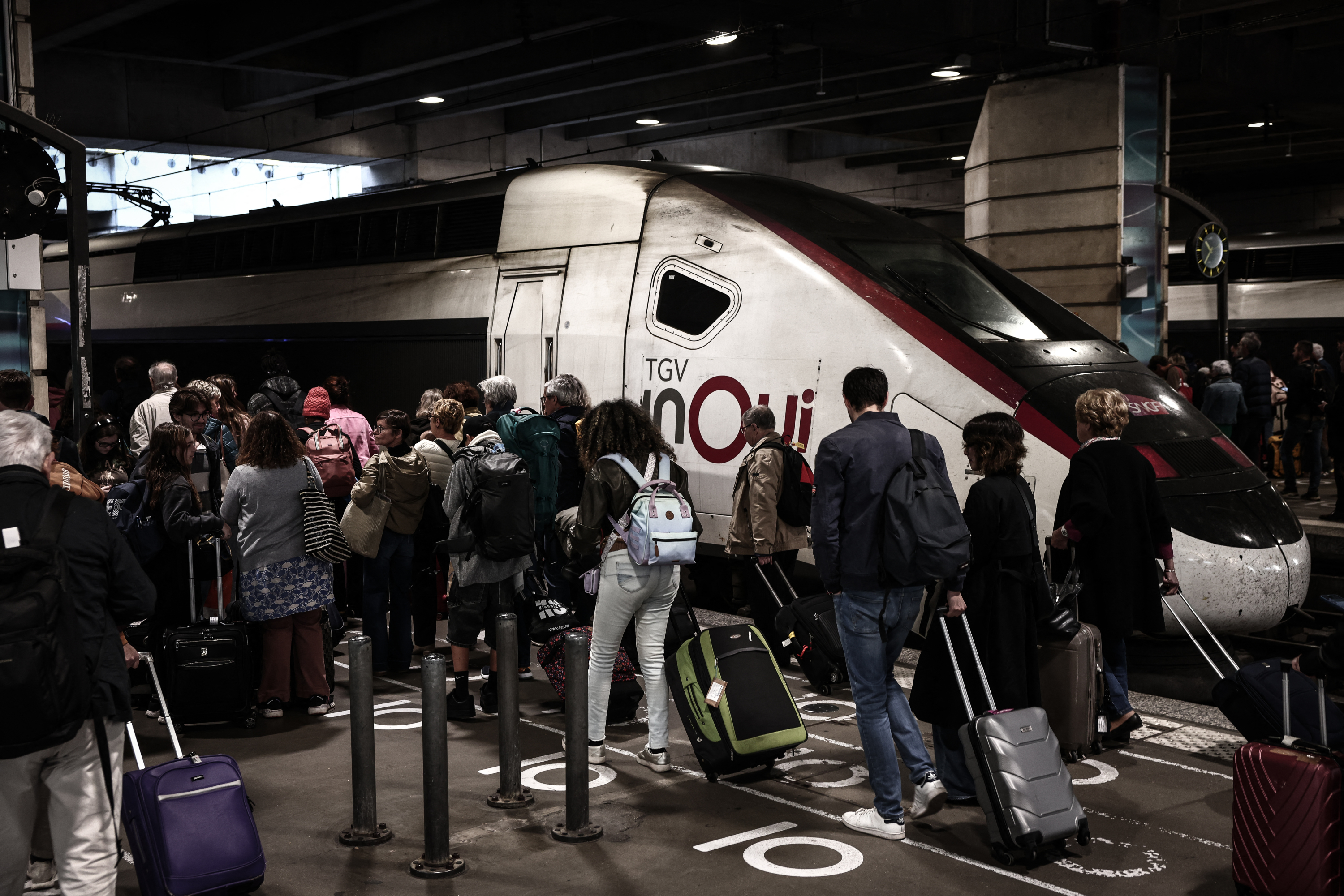 Un TGV percute des pierres issues d’un chantier, jusqu’à 3 heures de retard entre Paris et l’ouest de la France