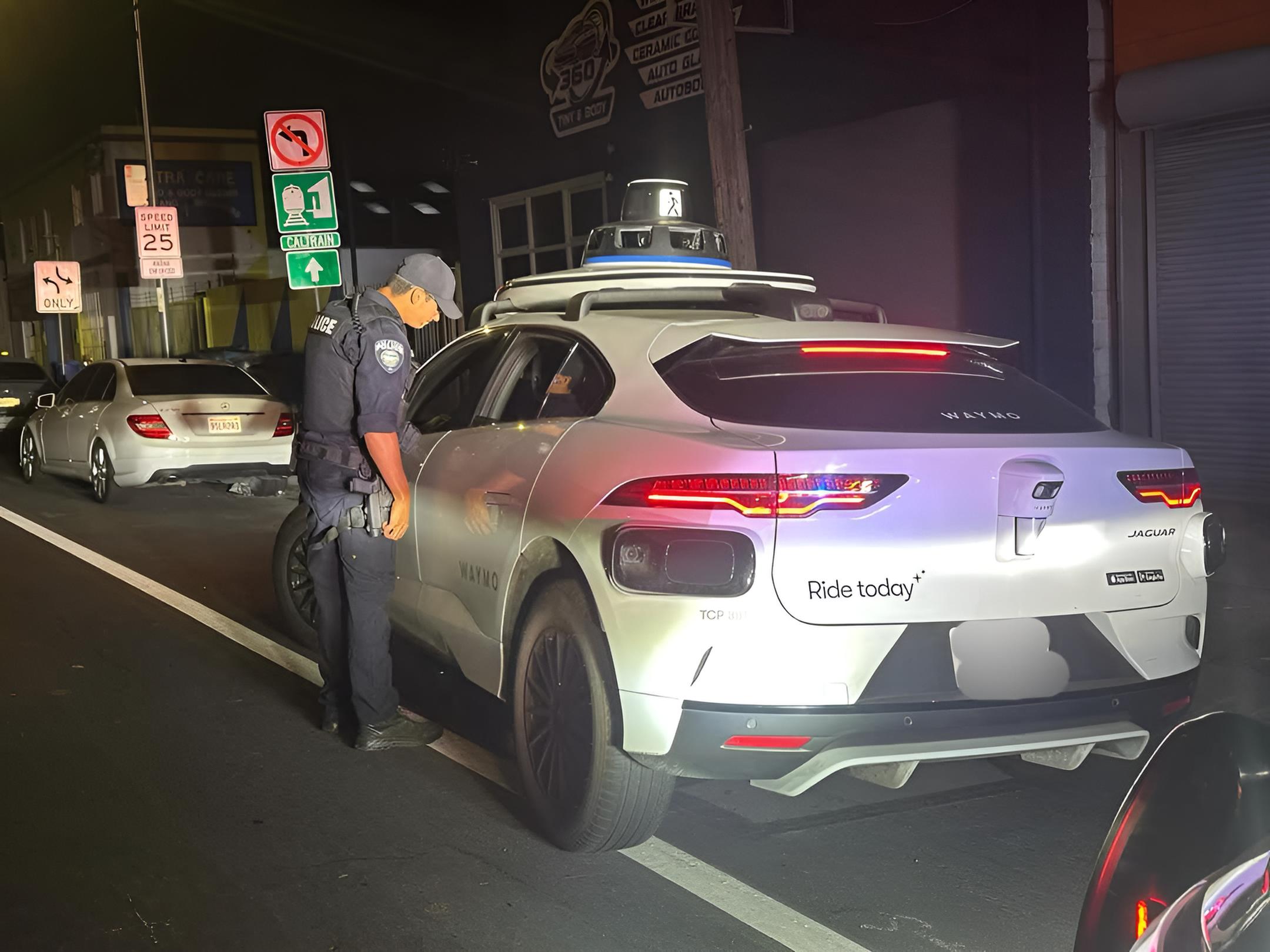 États-Unis : un véhicule arrêté par la police pour conduite en état d’ivresse... sans conducteur au volant
