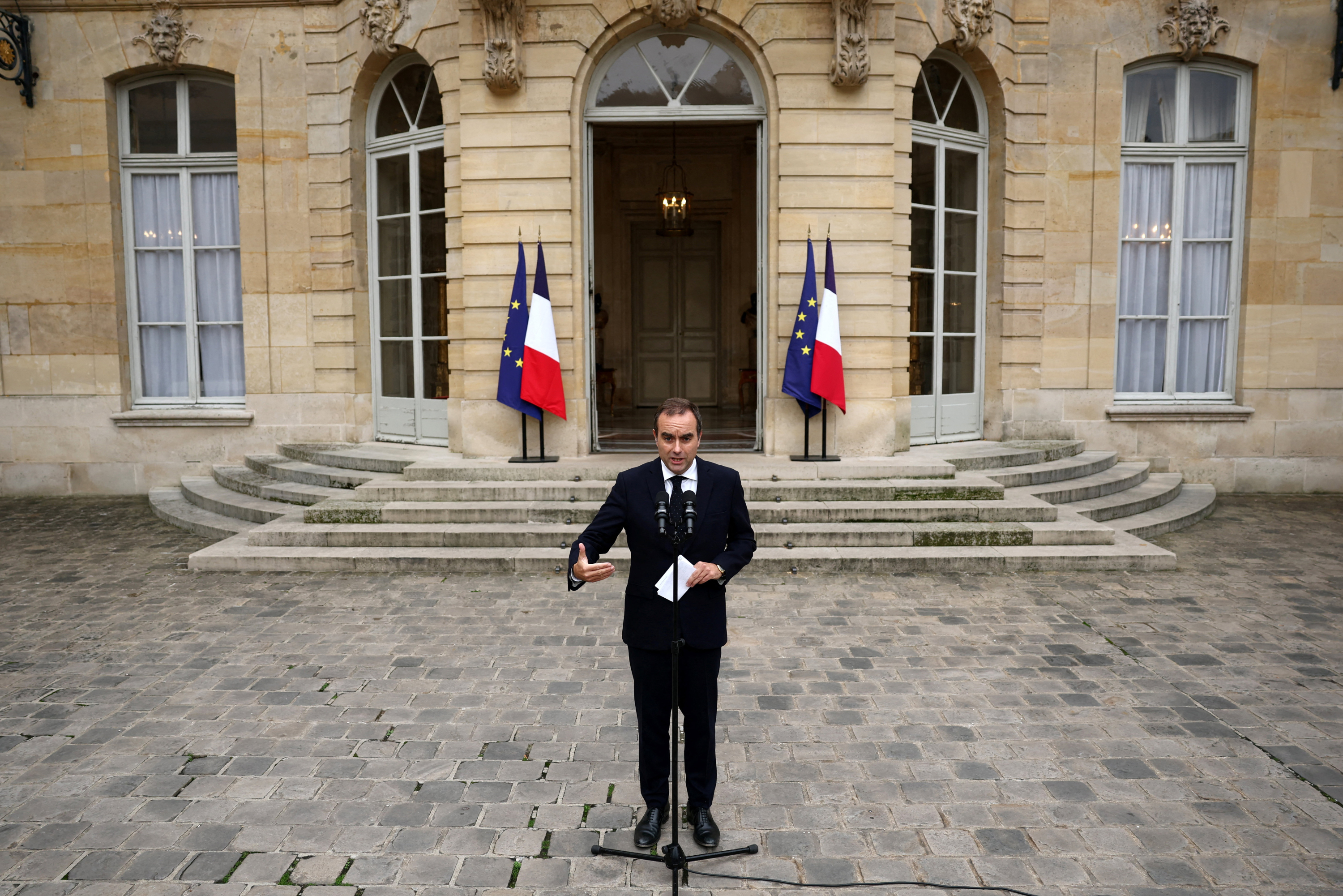 «France Au Bord De L’effondrement», «Chaos Total», «Période D’inconnu» : La Presse Étrangère Réagit À La Démission De Sébastien Lecornu