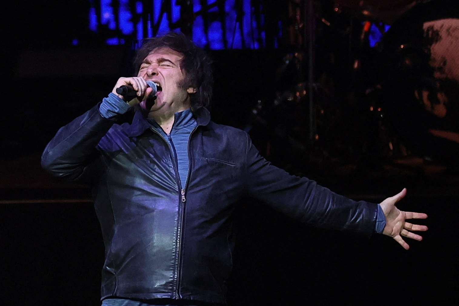 Leather, rock songs, roaring crowd... Images from Javier Milei's wild concert for the release of his book