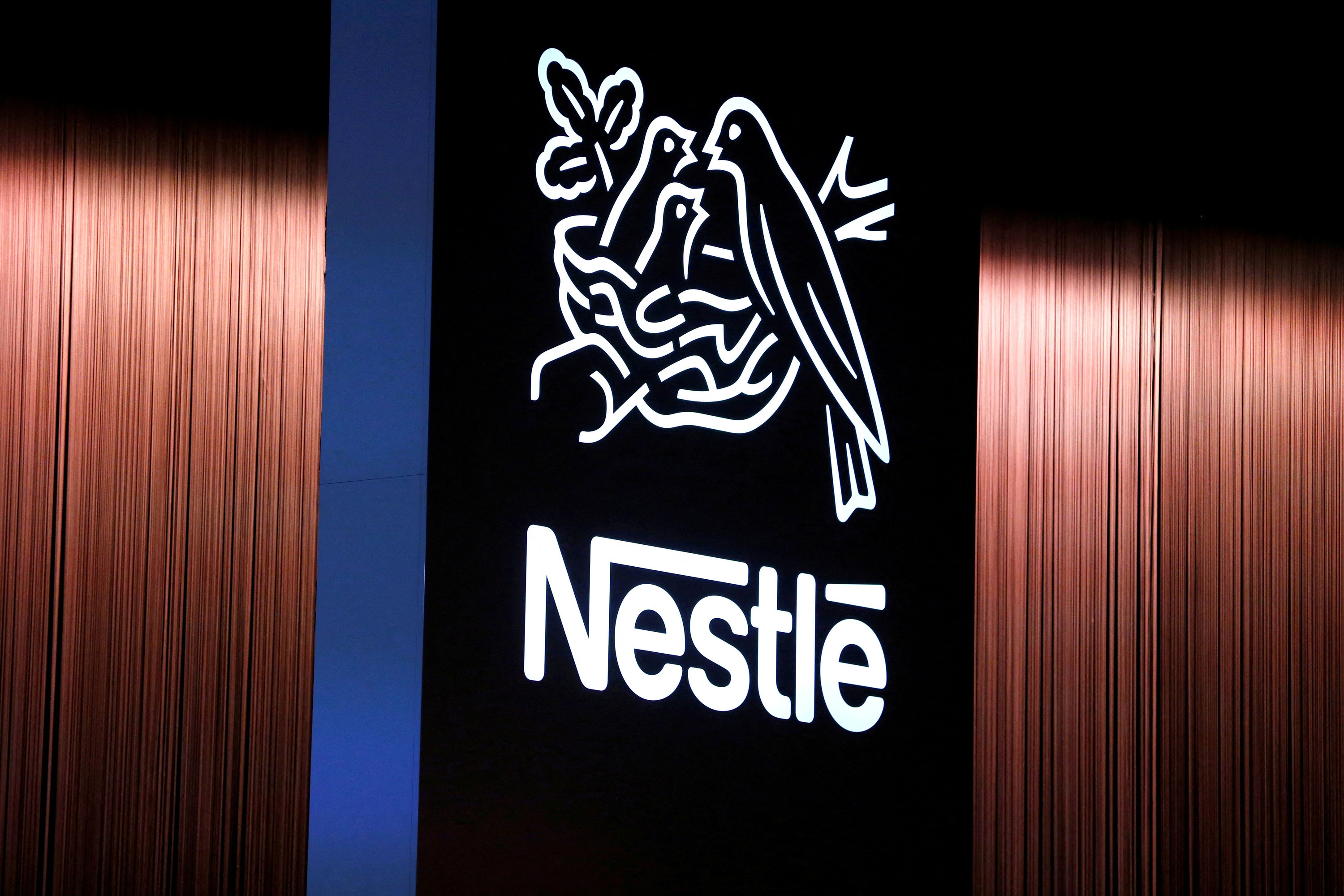Nestlé compte supprimer 16.000 postes au niveau mondial en deux ans, l’action bondit de 8%