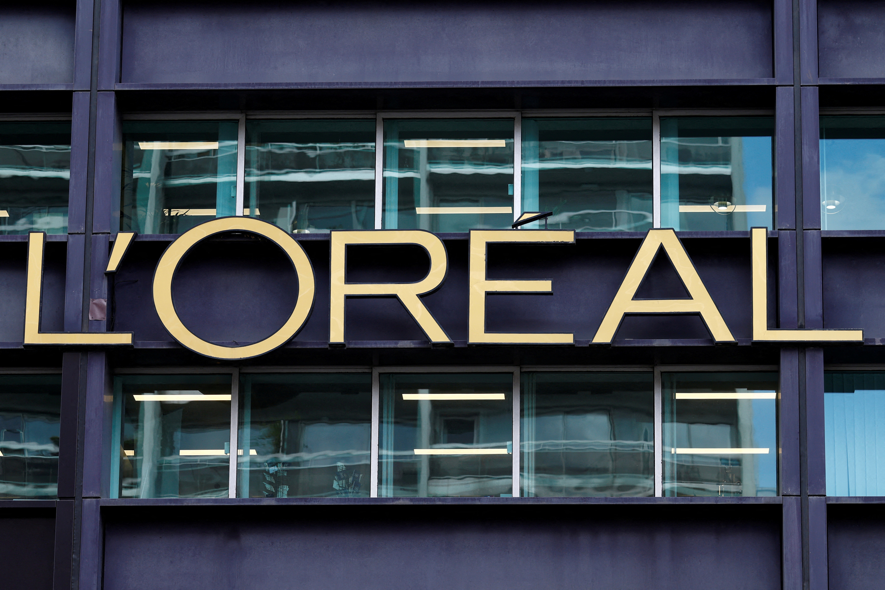 Kering cède sa division beauté à L’Oréal pour 4 milliards d’euros