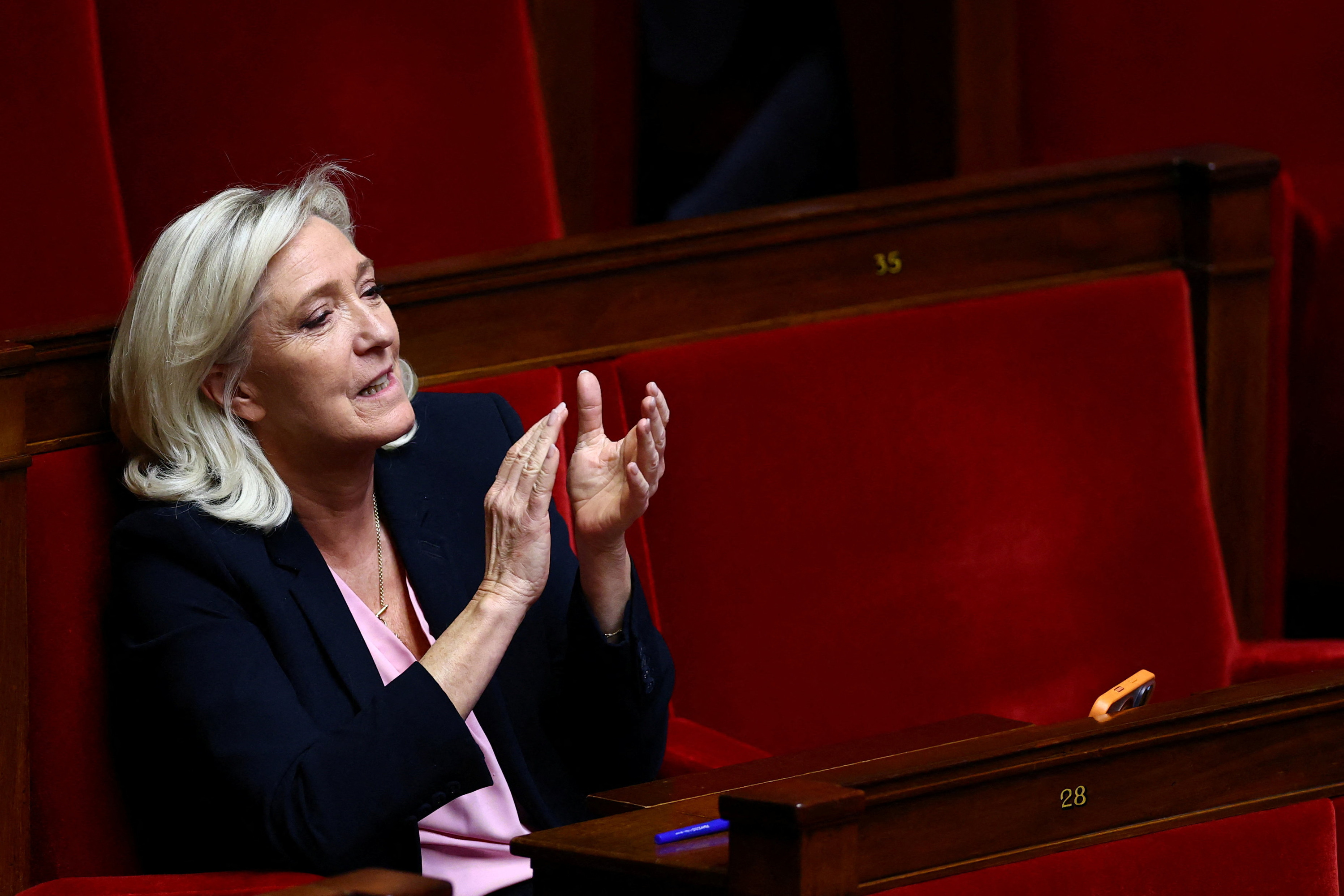 Rassemblement National ottiene storica approvazione per denunciare accordo franco-algerino del 1968