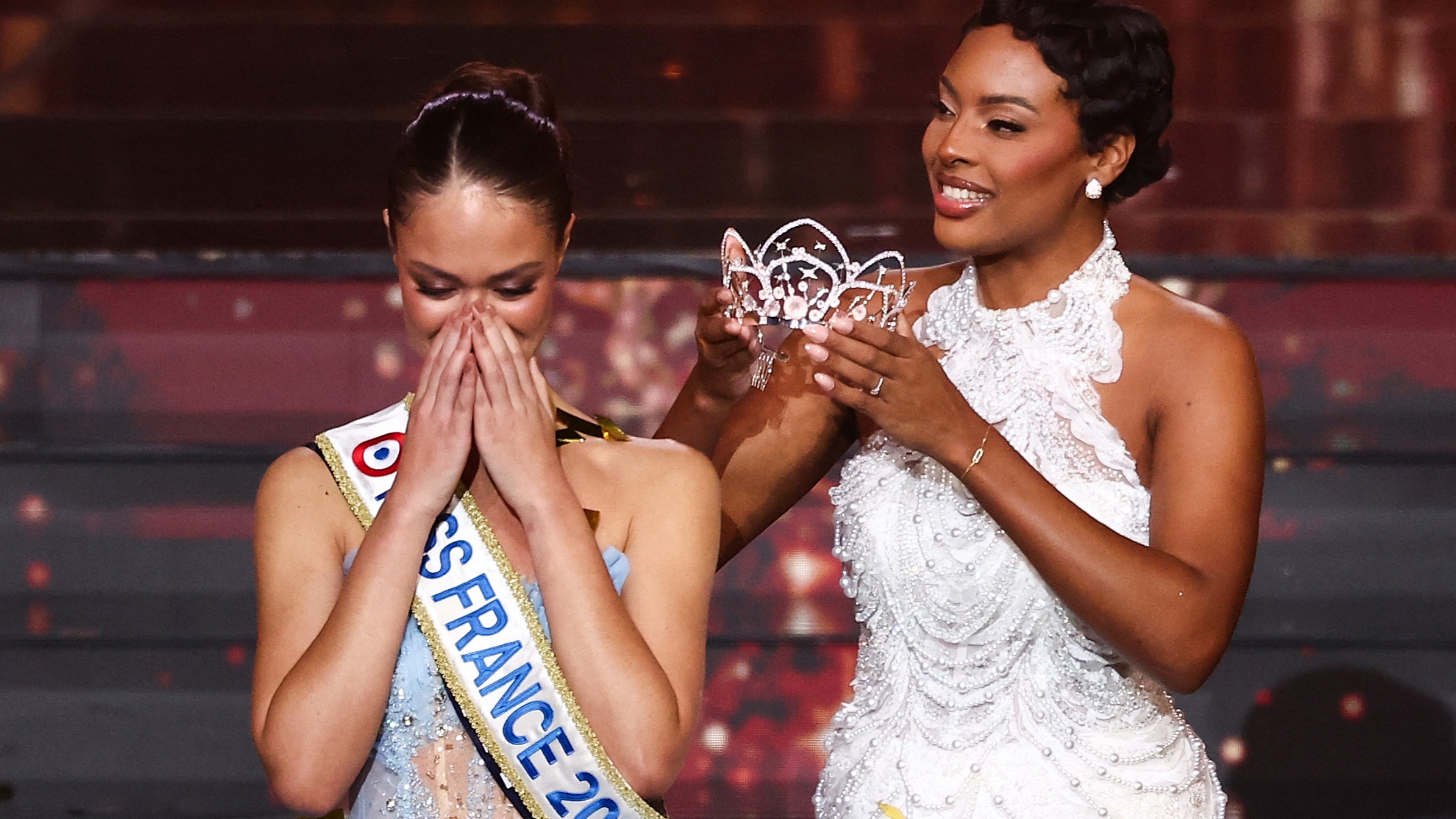 La couronne de Miss France : combien pèsent 300 grammes de rêve ?