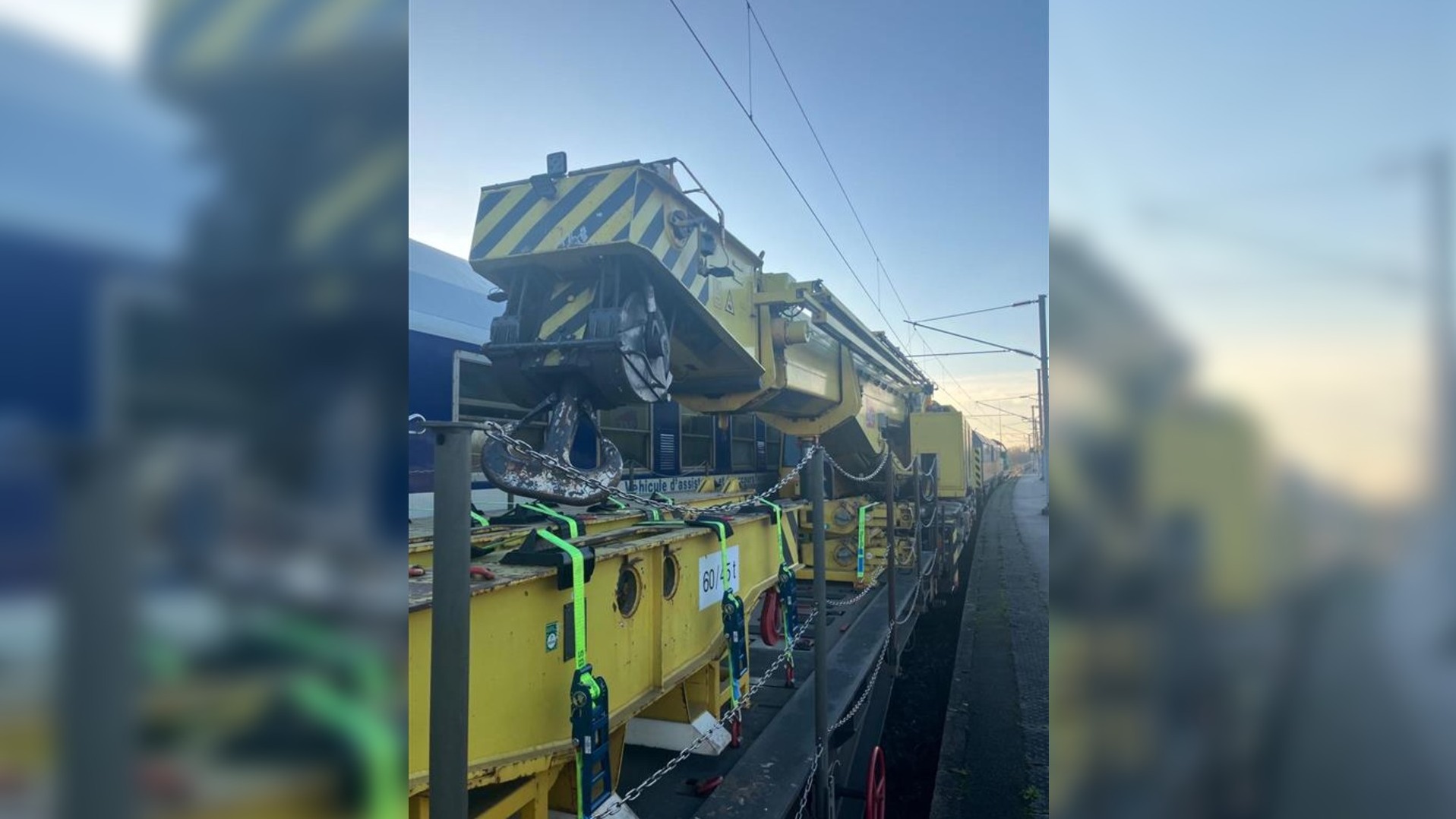 Grues XXL, 100 agents mobilisés... La SNCF déploie des moyens inédits pour relever un train de marchandises qui a déraillé