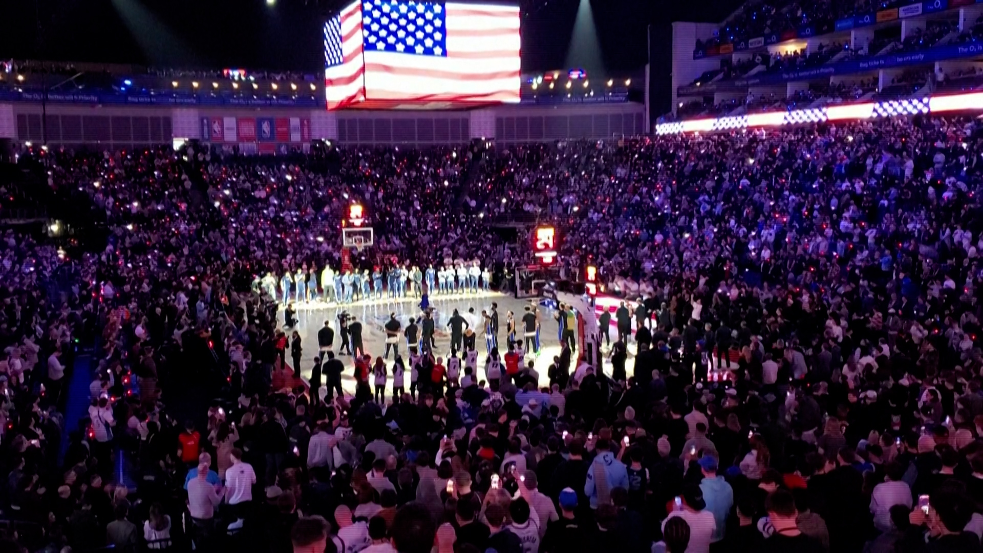 «Laissez le Groenland tranquille»: un homme perturbe l’hymne national américain avant un match de NBA à Londres