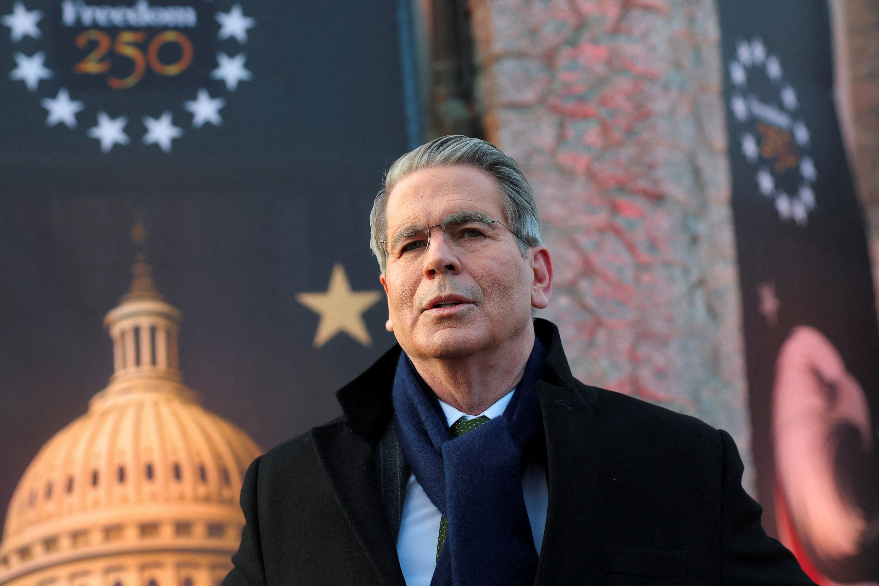 Droits de douane : le Canada ne doit pas se rapprocher davantage de la Chine, met en garde Scott Bessent