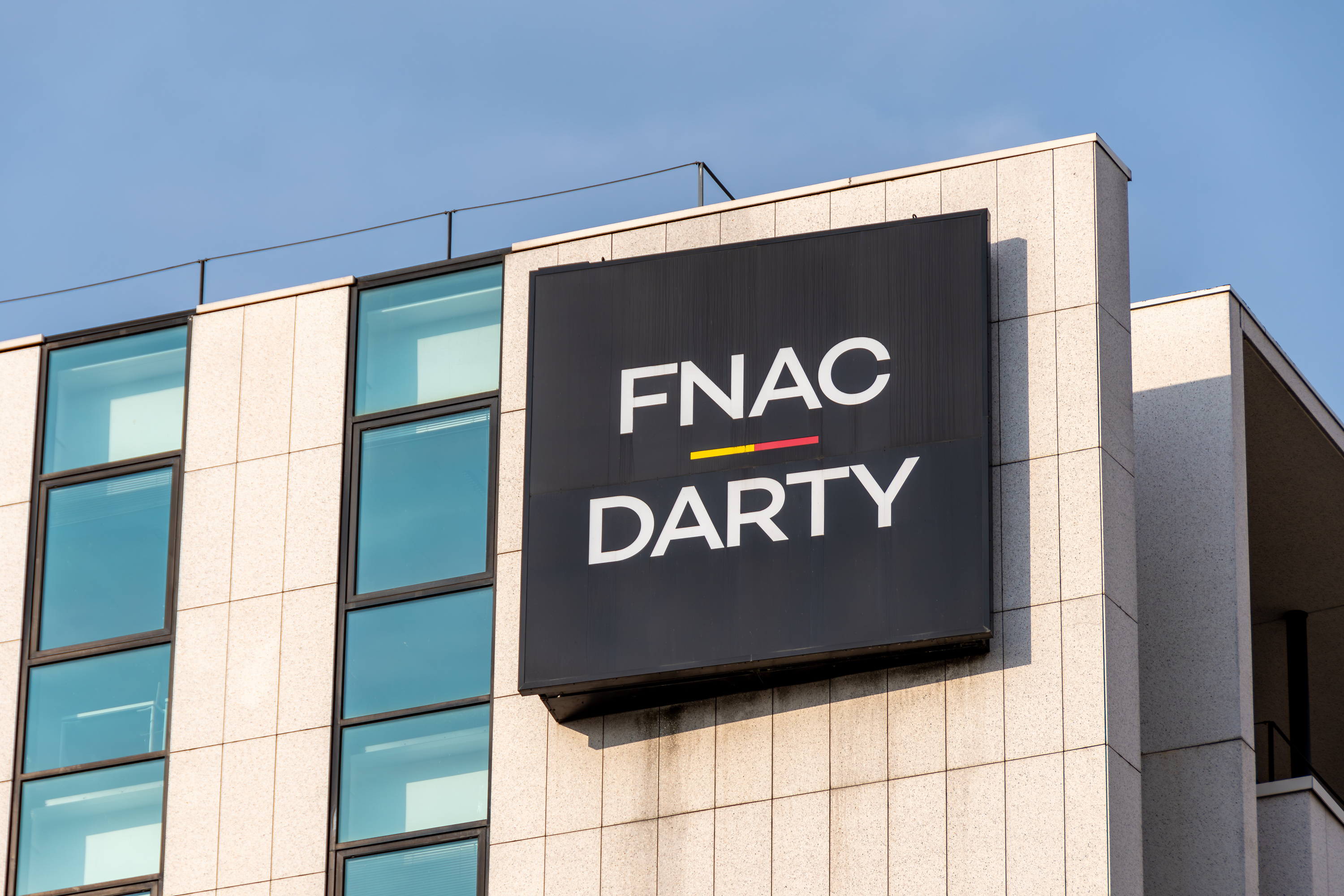 L’homme d’affaires tchèque Daniel Kretinsky lance une OPA sur Fnac Darty, le titre s’envole en Bourse