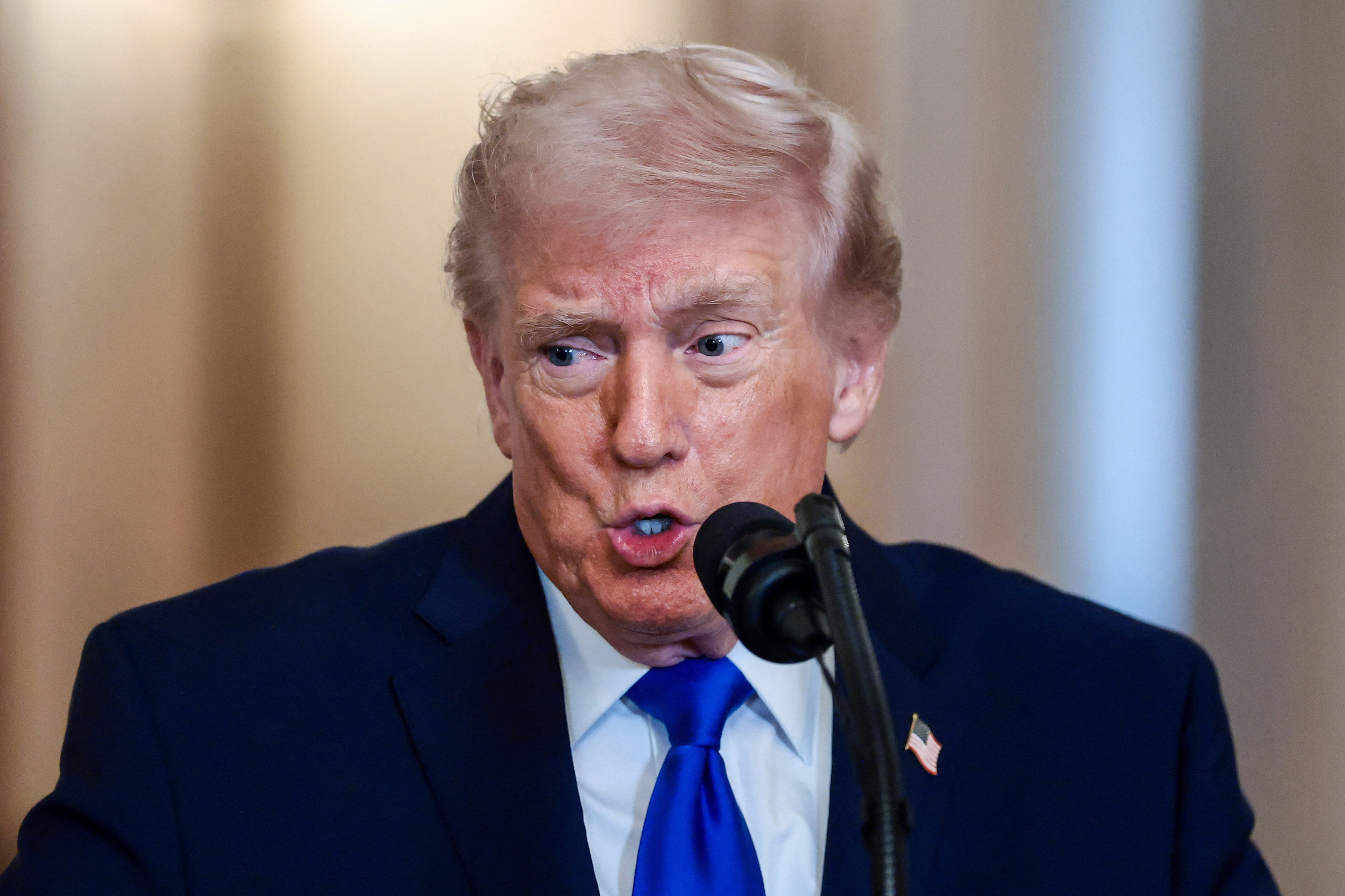 Les nouveaux droits de douane mondiaux imposés par Donald Trump deviennent effectifs ce mardi