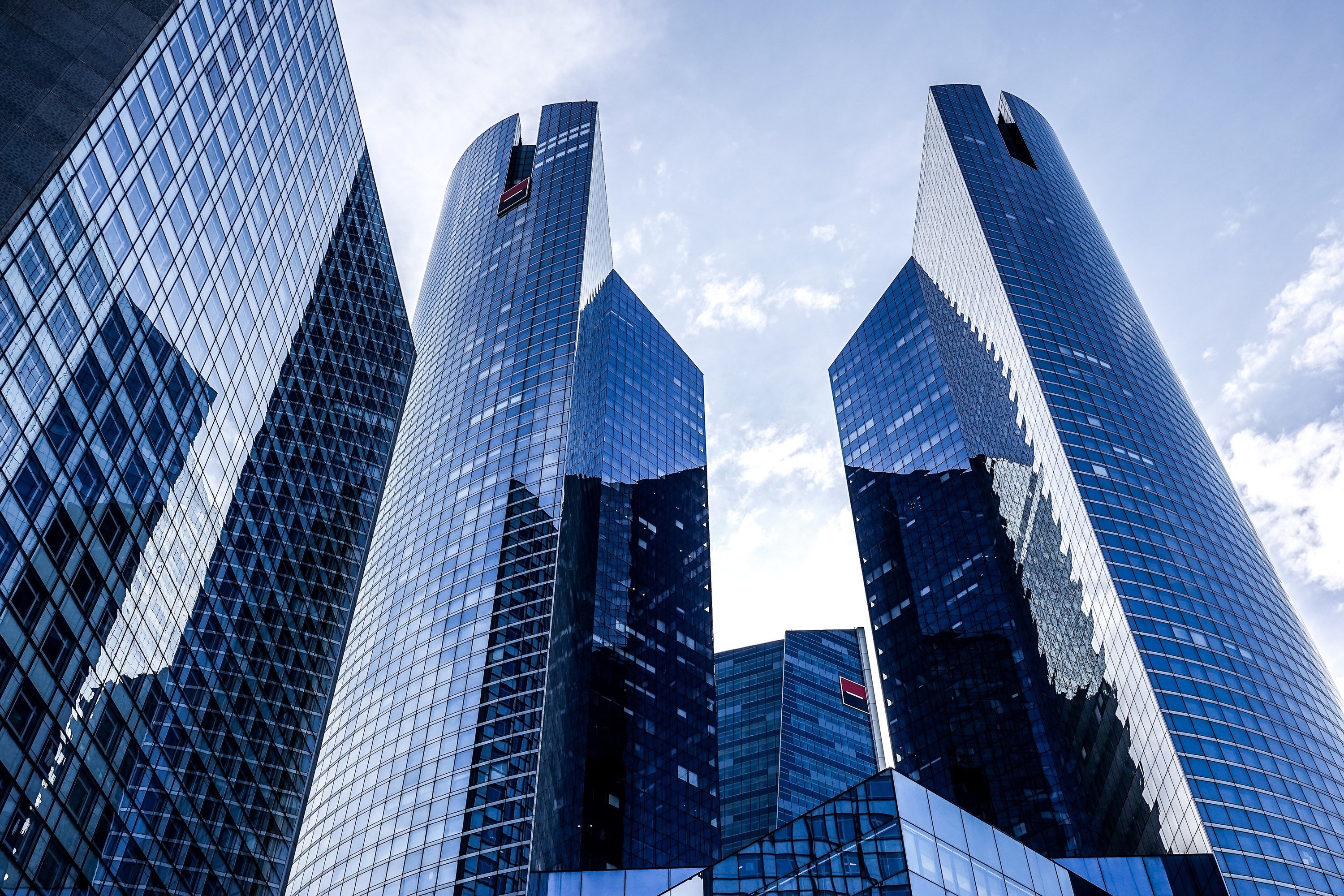 Bourses dans le rouge, flambée du pétrole, or sous pression... La guerre en Iran ébranle les marchés mondiaux