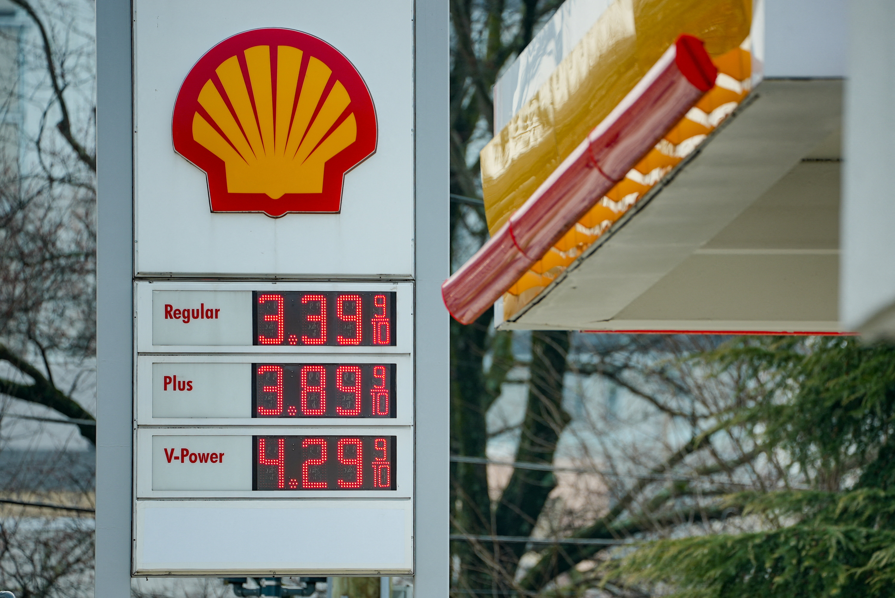 Le baril de pétrole passe la barre des 90 dollars, tiré par le conflit au Moyen-Orient