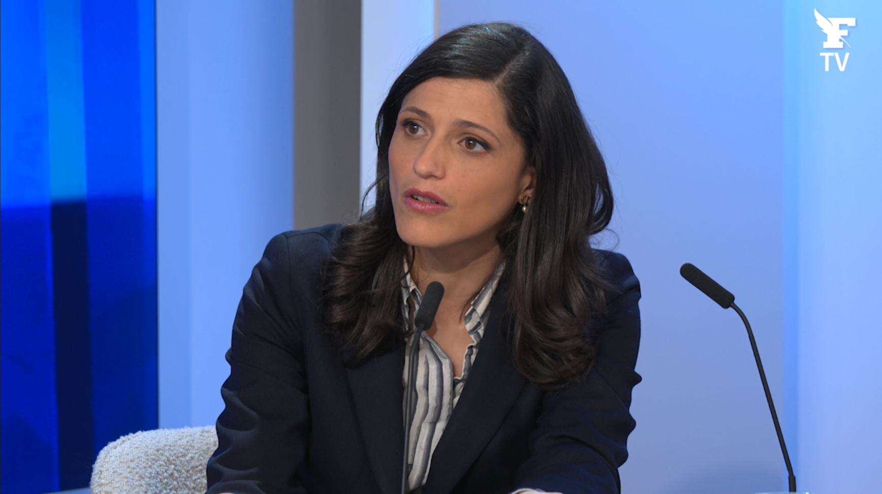 «La France va livrer 20 tonnes d'aide humanitaire et du matériel militaire aux Libanais», annonce la ministre des Français de l'étranger