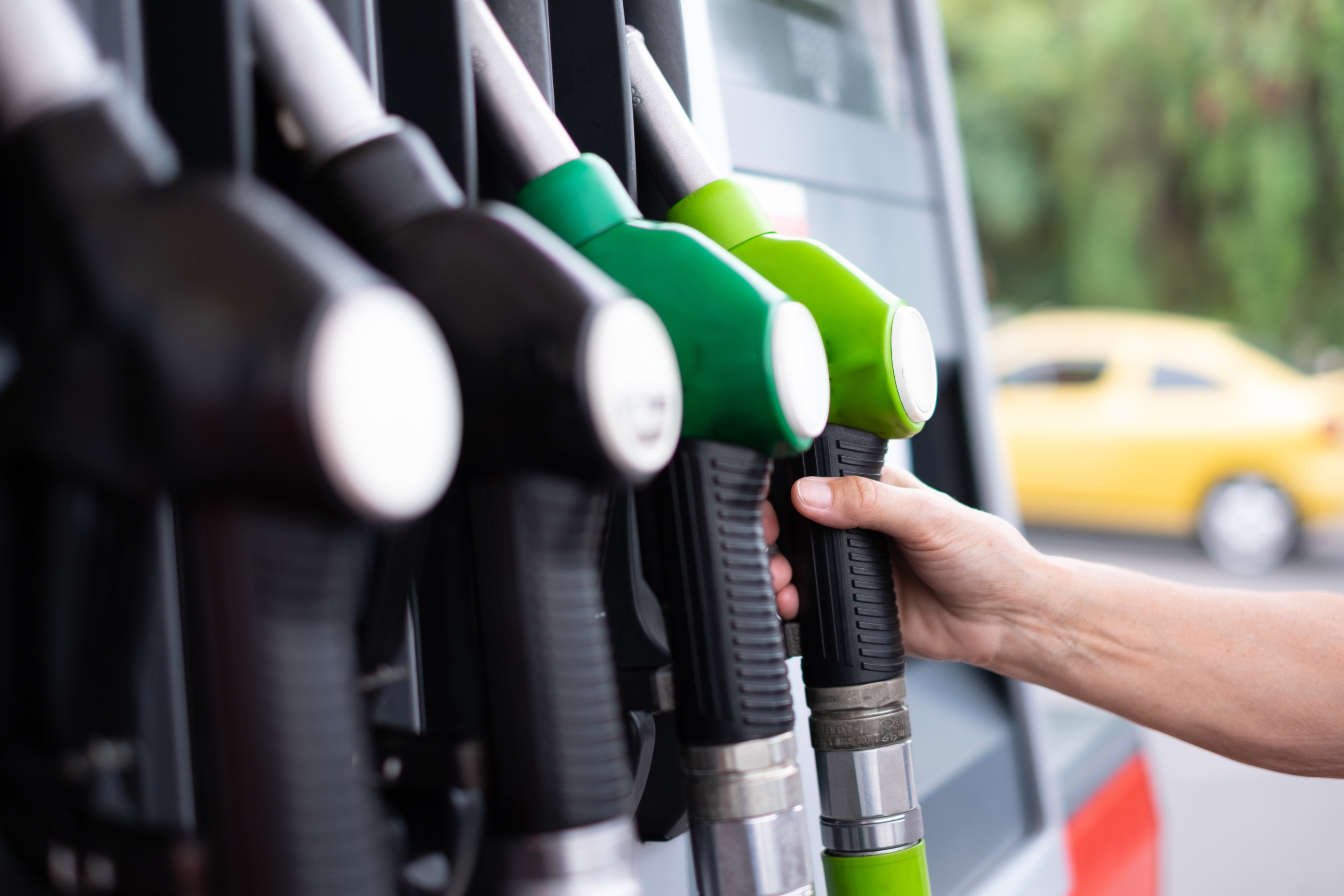 Prix des carburants : Michel-Edouard Leclerc «plaide coupable» d’avoir prédit à tort une baisse de 30 centimes à la pompe