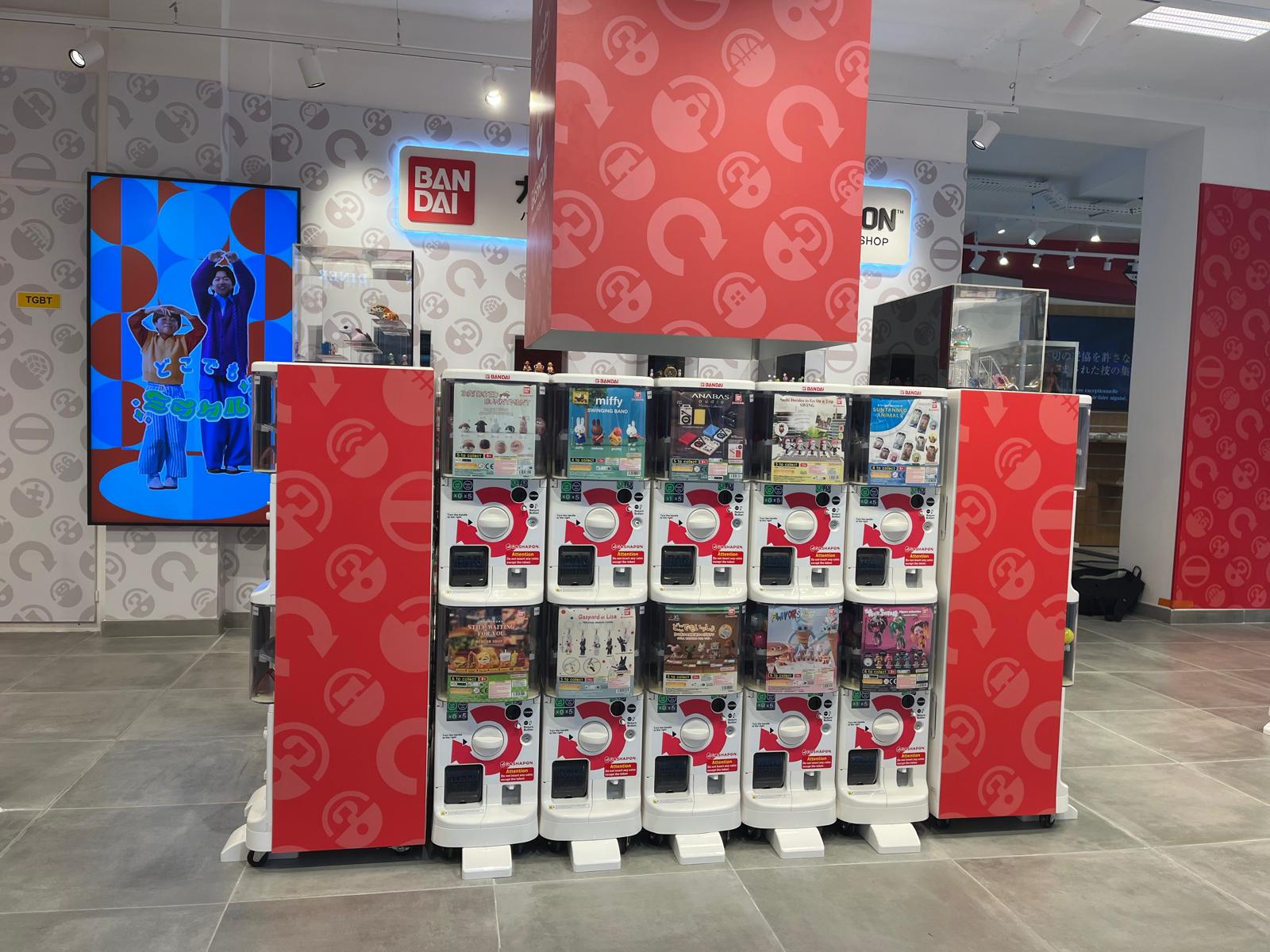 Concept star au Japon, le premier magasin en France de «Gashapon», ces jouets encapsulés, ouvre ses portes à Paris