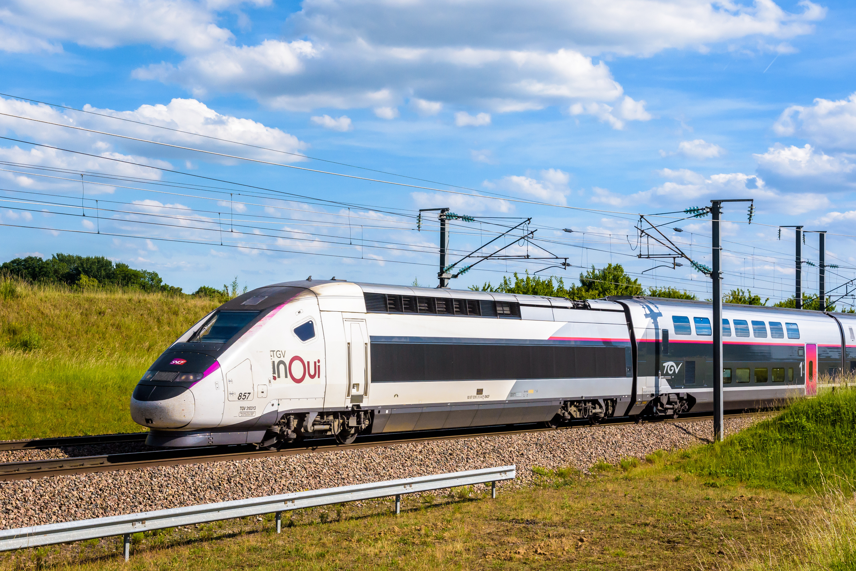SNCF : grave accident entre un TGV et un poids lourd près de Lens, le conducteur est décédé et plusieurs passagers blessés