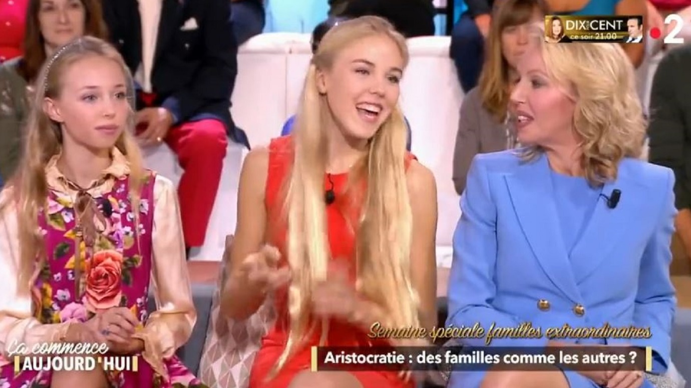 Maria Carolina de Bourbon des Deux-Siciles fait une confesion maladroite sur le plateau de Faustine Bollaert — People & Médias