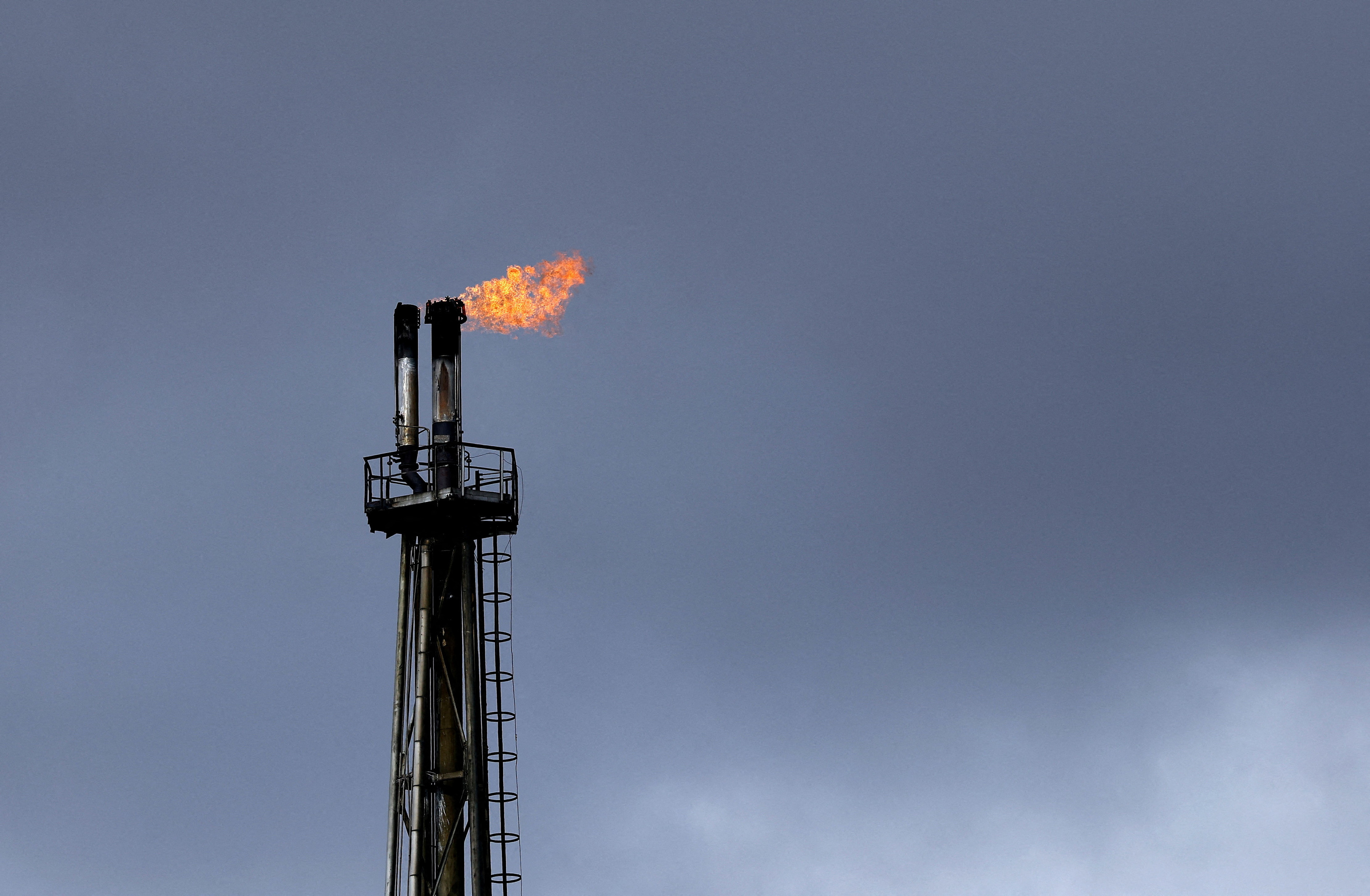 Le pétrole chute de 10% et les Bourses européennes bondissent après l’annonce de la réouverture du détroit d’Ormuz