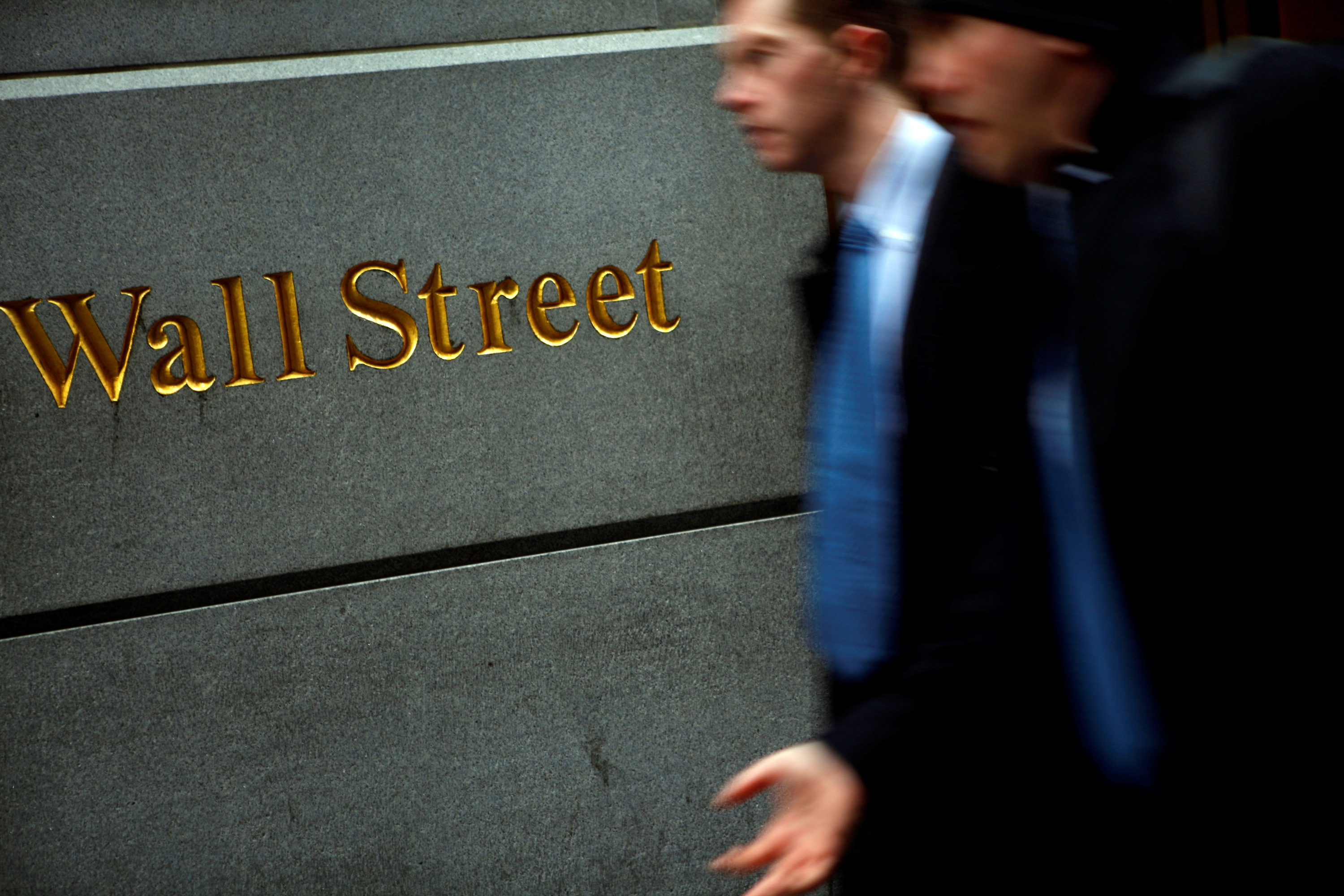Wall Street en baisse, la géopolitique prend le pas sur les résultats