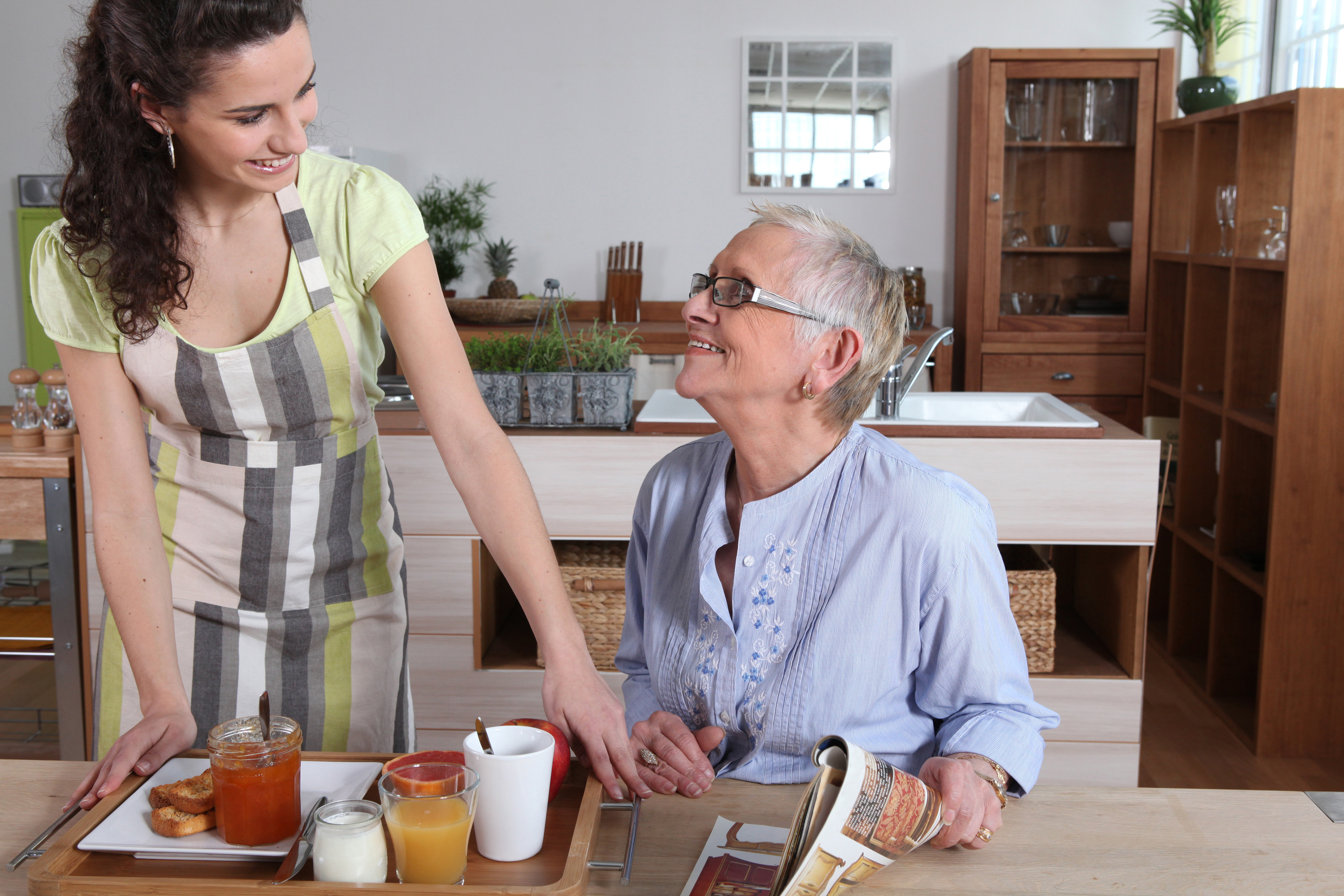 Aide à domicile : le gouvernement rabote une niche fiscale des seniors