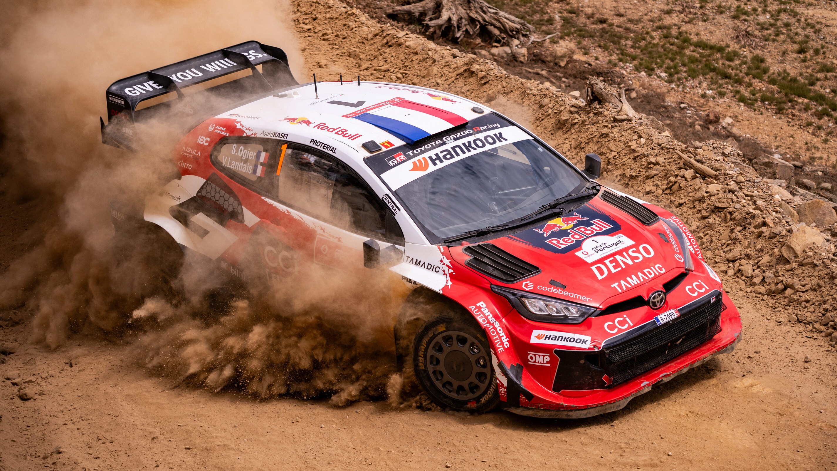 WRC : Ogier prend la tête au Portugal après les déboires de Fourmaux