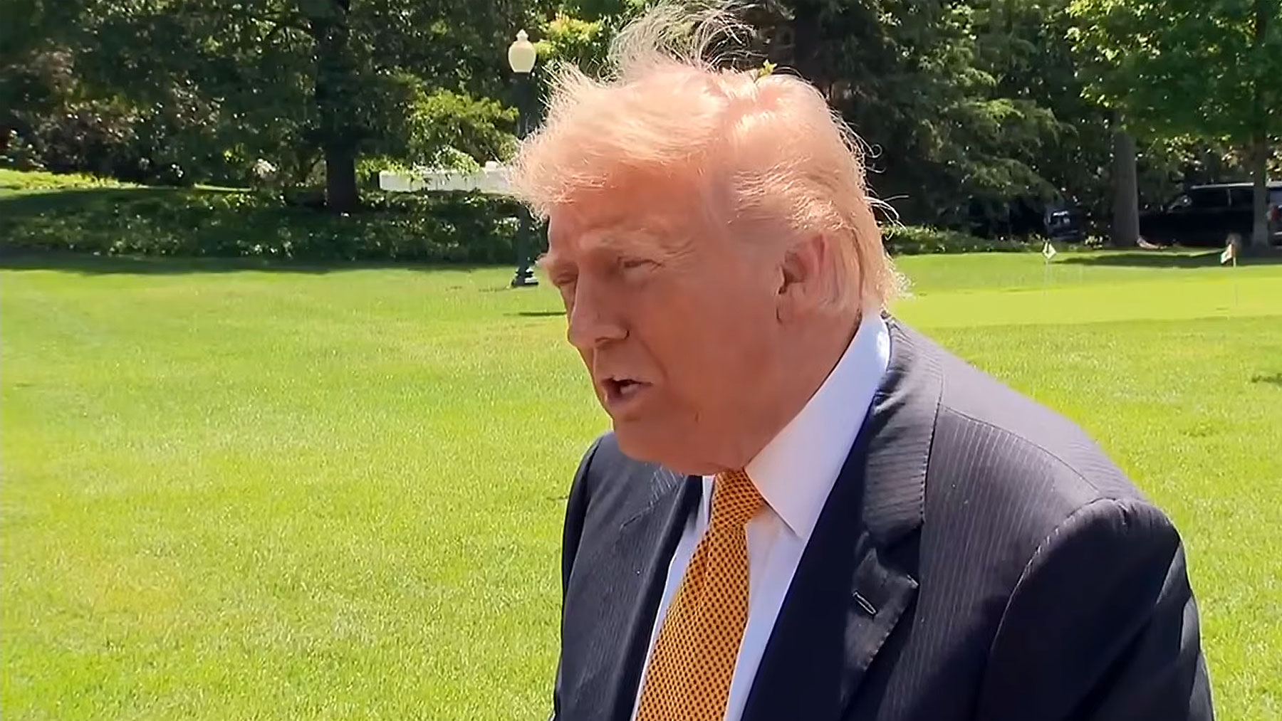 Donald Trump insulte une journaliste lors d'une interview à la Maison-Blanche après une question sur le coût de sa salle de bal — People & Médias