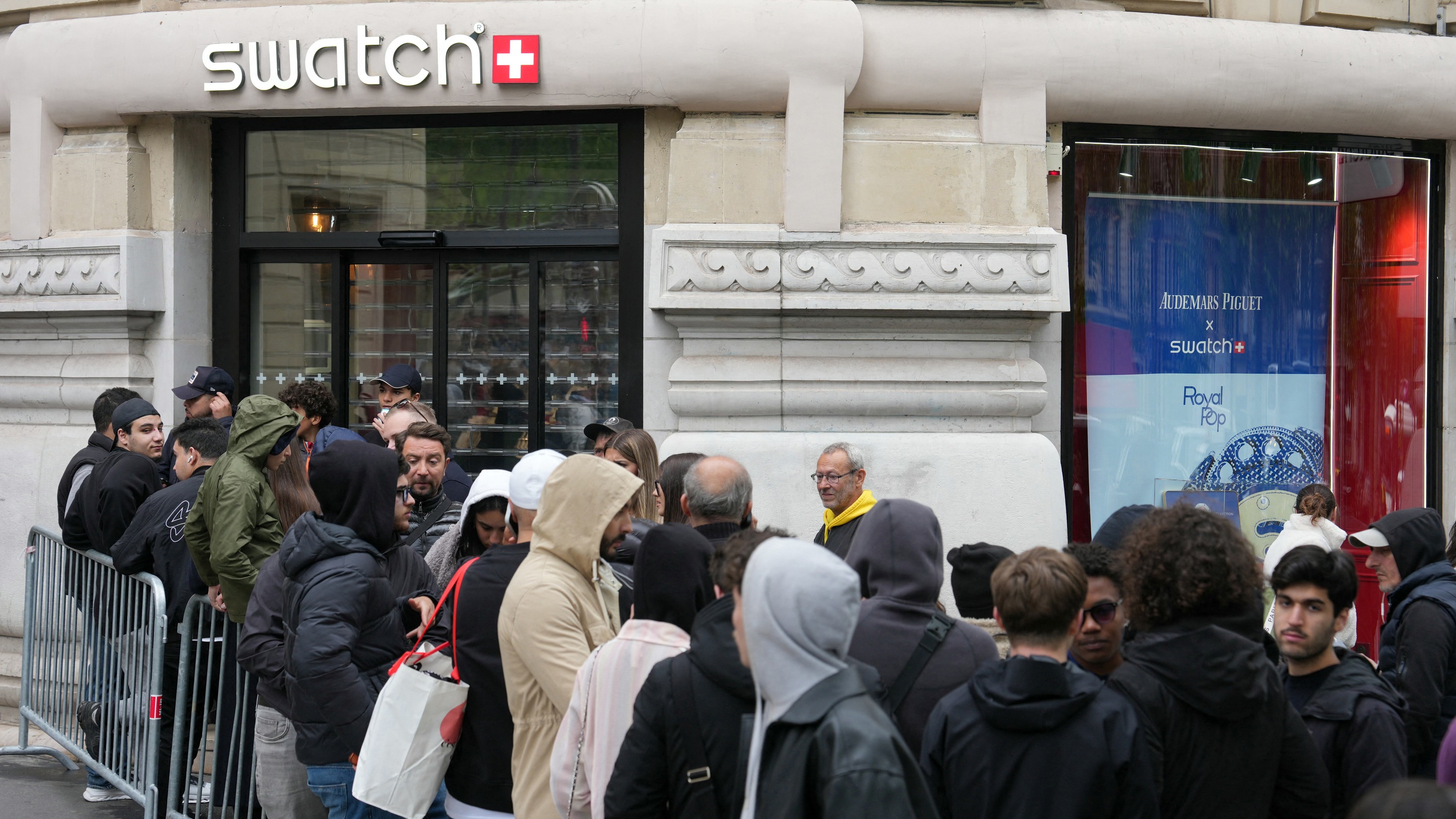 La vente de la montre Swatch x Audemars Piguet tourne au chaos