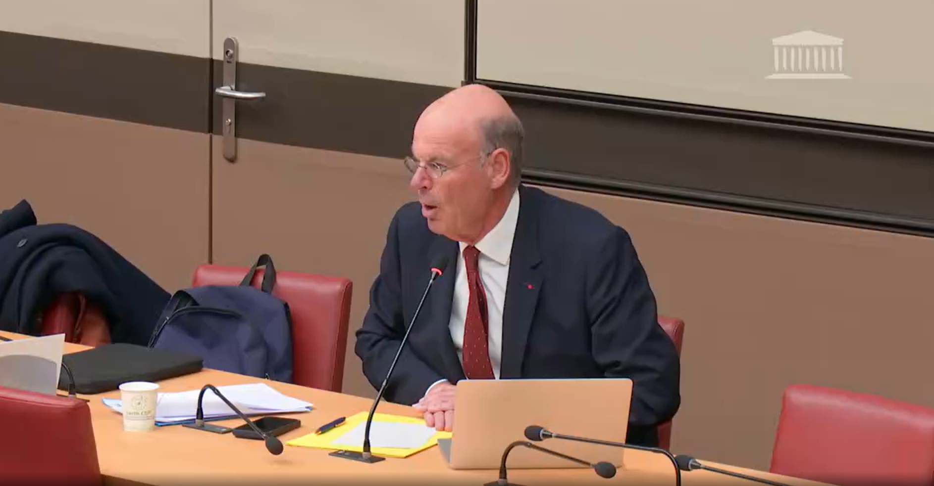 Fiscalité des plus fortunés : «Il faut taxer davantage le patrimoine», martèle l’ancien ministre Éric Lombard