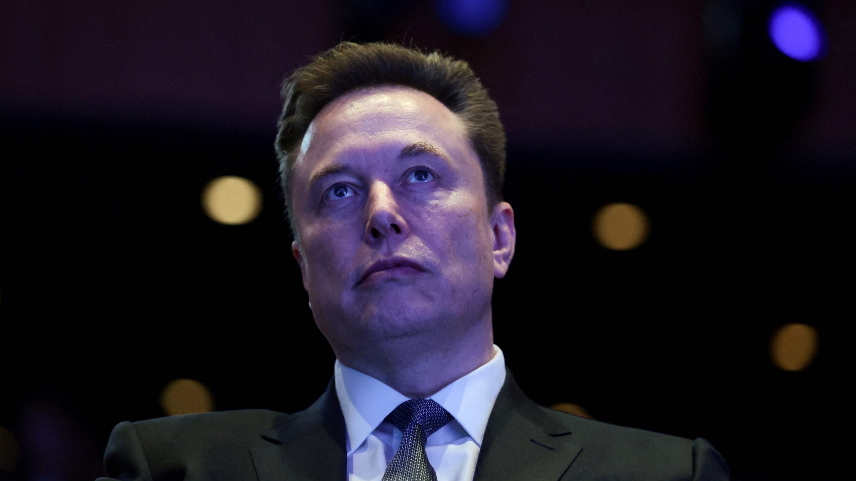 «Je n'abandonnerai jamais» : Elon Musk défend son IA après des révélations sur la location de serveurs à son concurrent