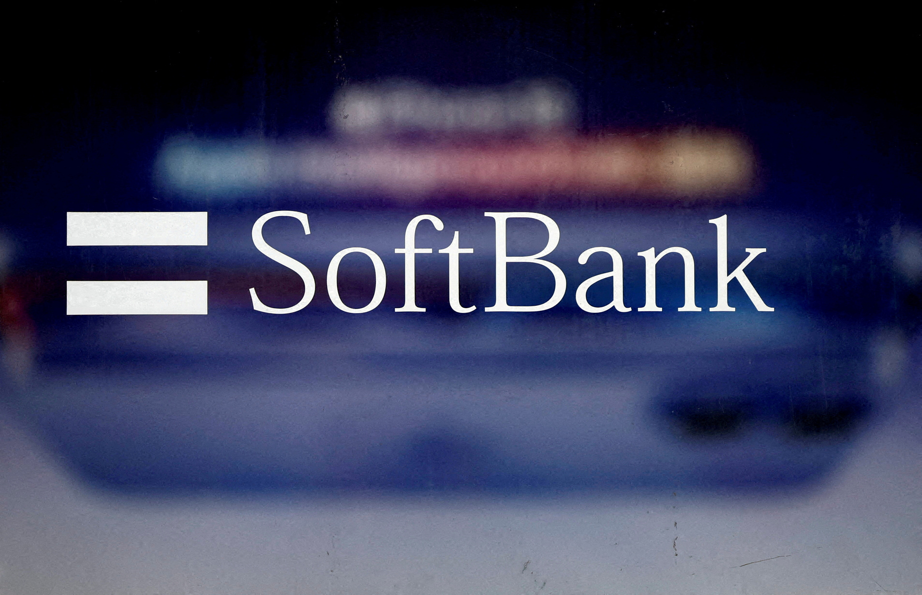 Intelligence artificielle : le japonais SoftBank annonce un investissement record de 75 milliards d'euros en France