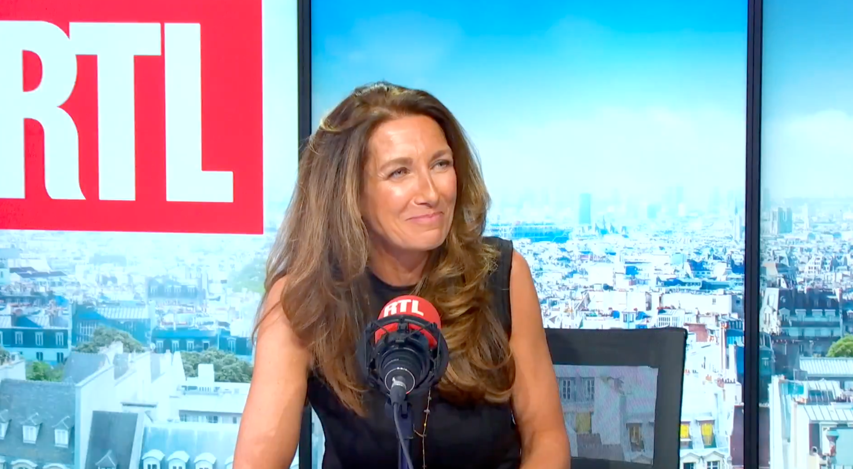 Anne-Claire Coudray évoque discrètement sa vie privée lors d'une interview sur RTL — People & Médias