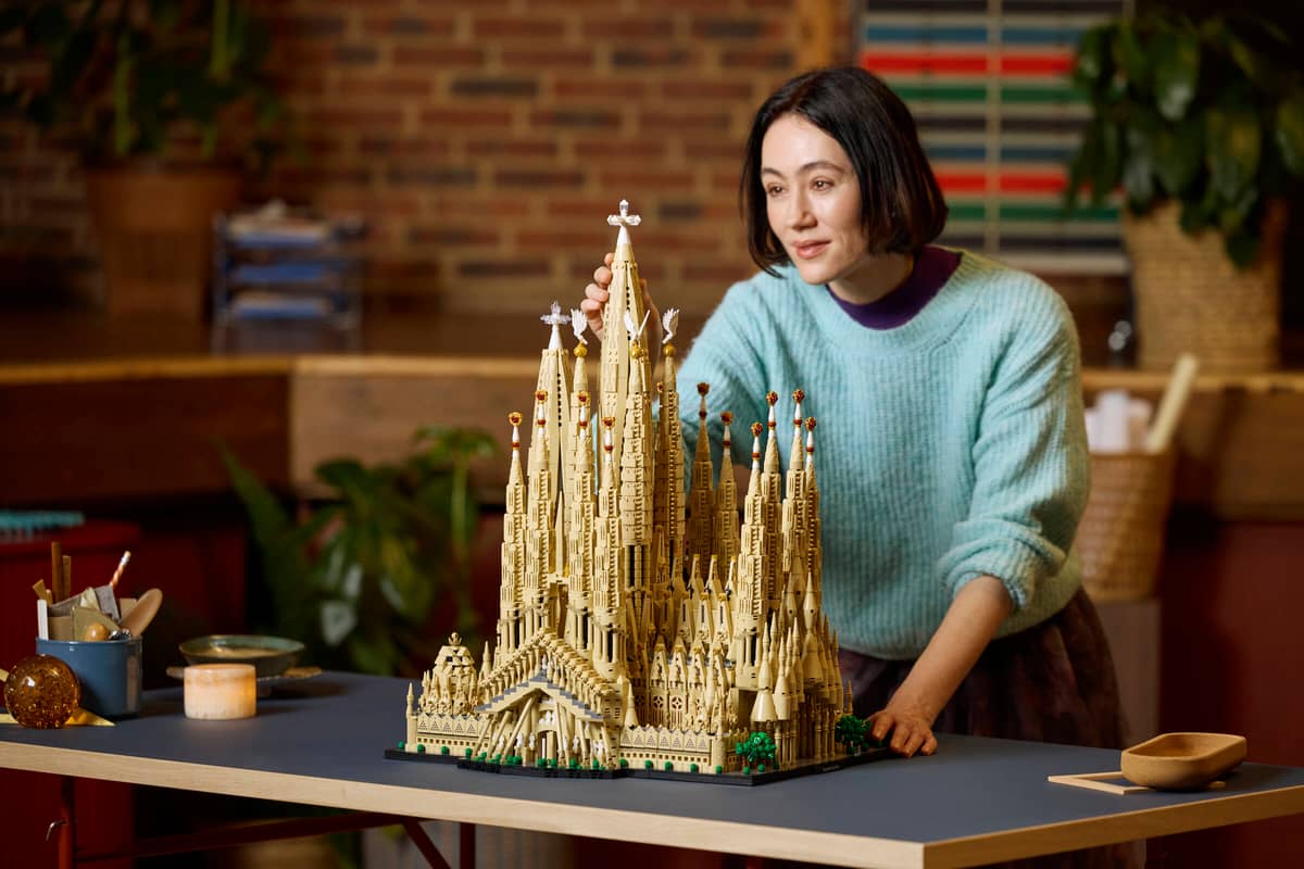 12.000 pièces, six tours... Lego dévoile la réplique de la Sagrada Família, le plus grand set de son histoire