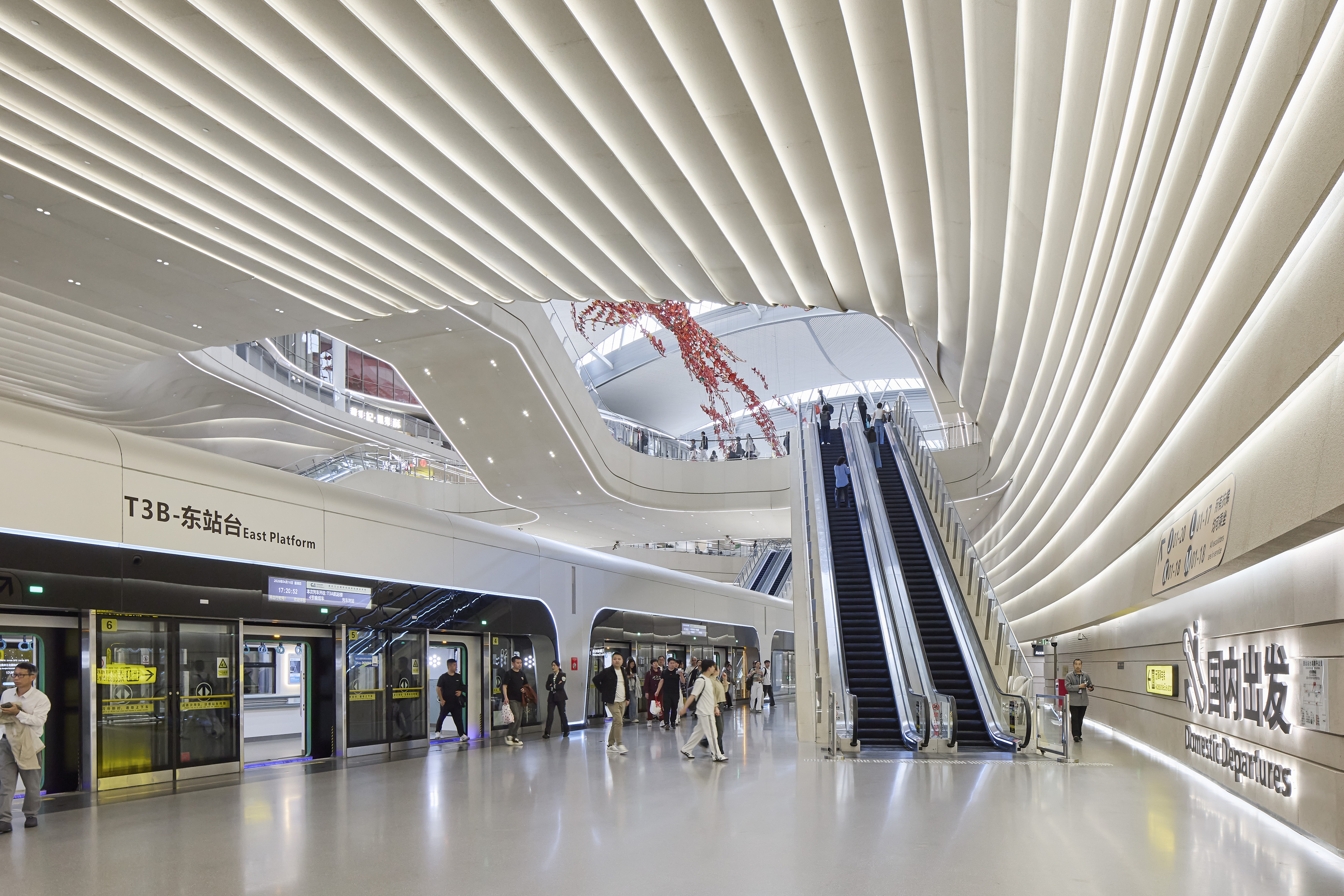 En Chine, Zaha Hadid Architects dévoile le terminal futuriste de l’aéroport de Chongqing
