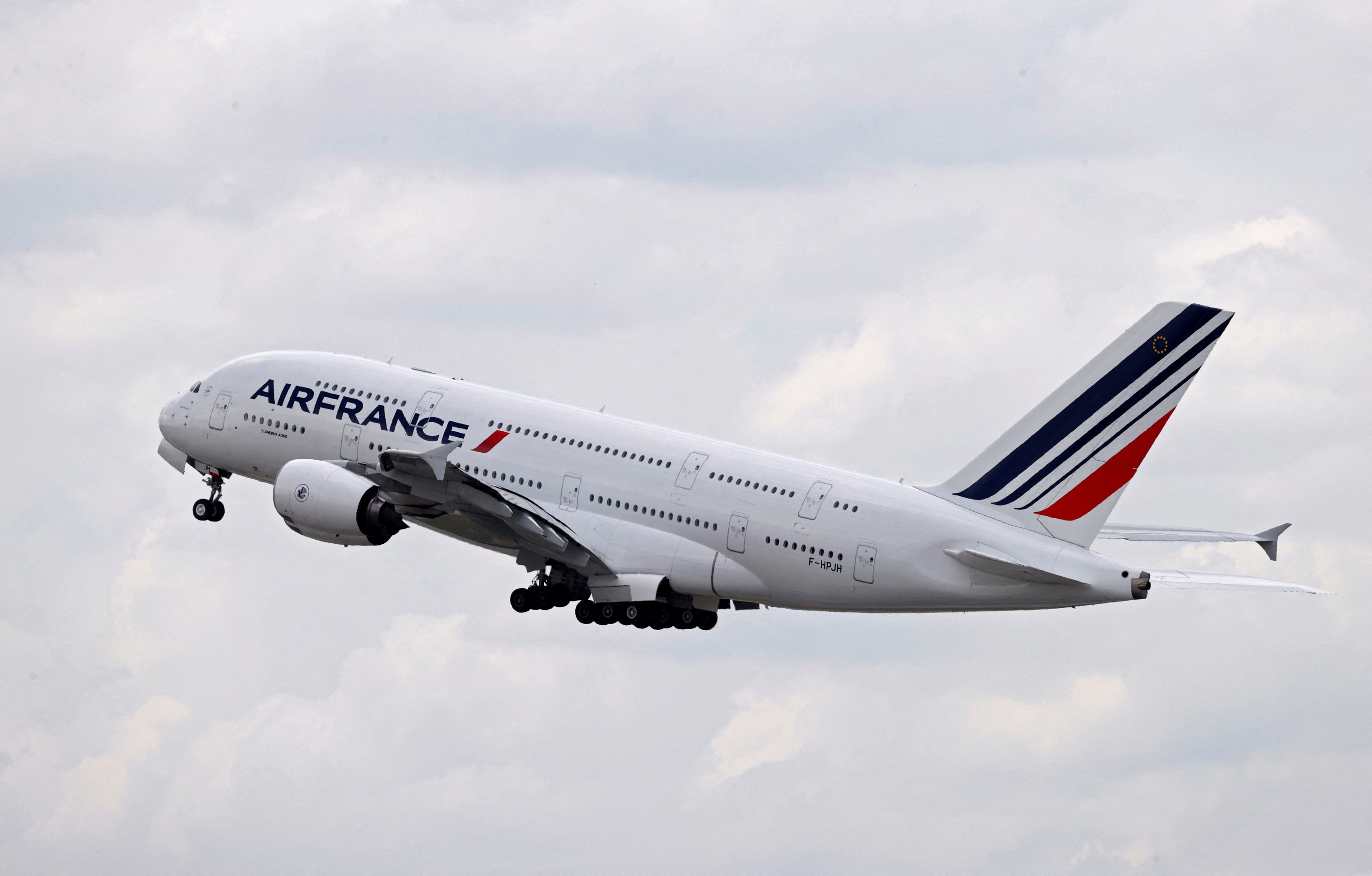 Cas d’Ebola en France : la compagnie Air France suspend ses vols Paris-Kinshasa jusqu’à samedi