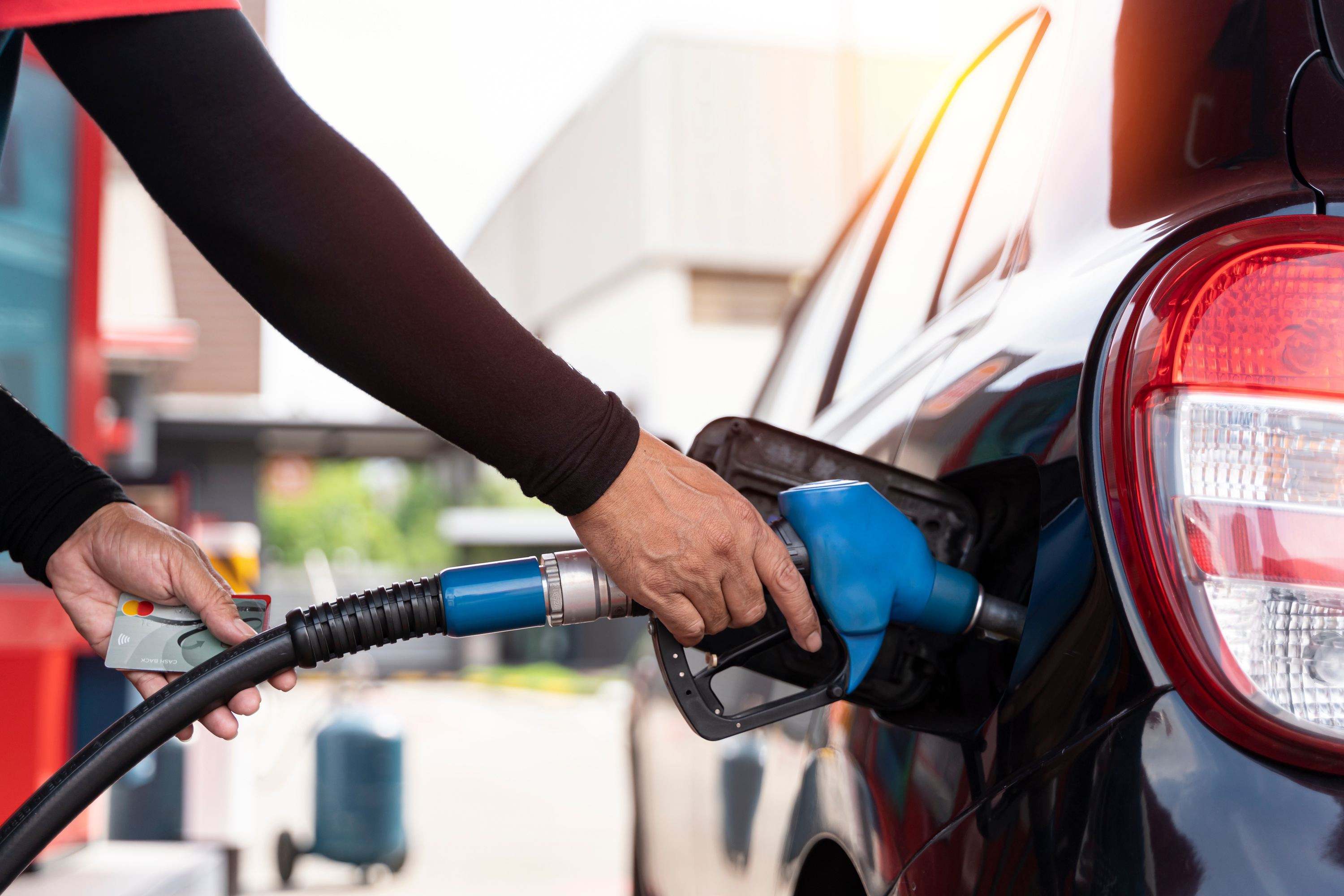 Carburant : le gazole et l’essence retombent à moins de 1,90 euro le litre