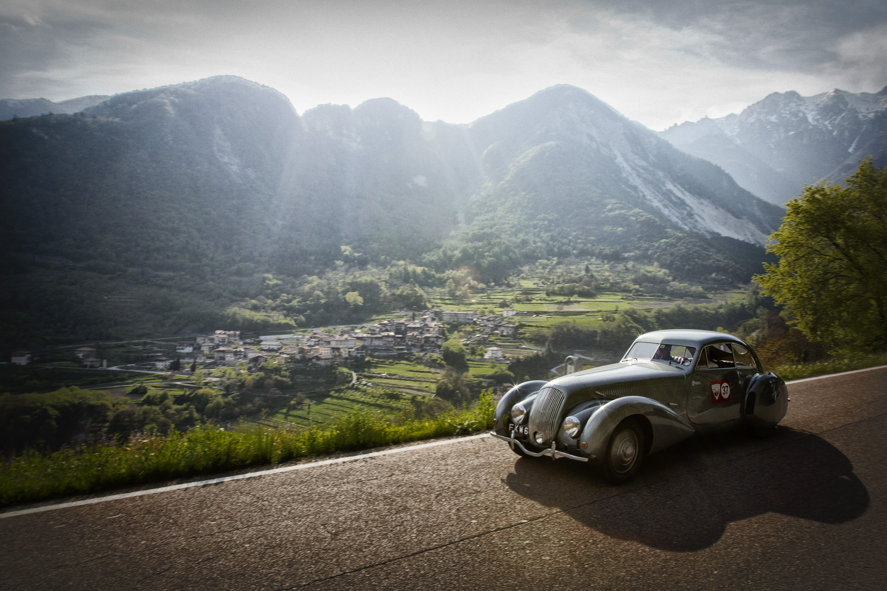 Louis Vuitton met le turbo sur son mythique rallye de voitures d’exception