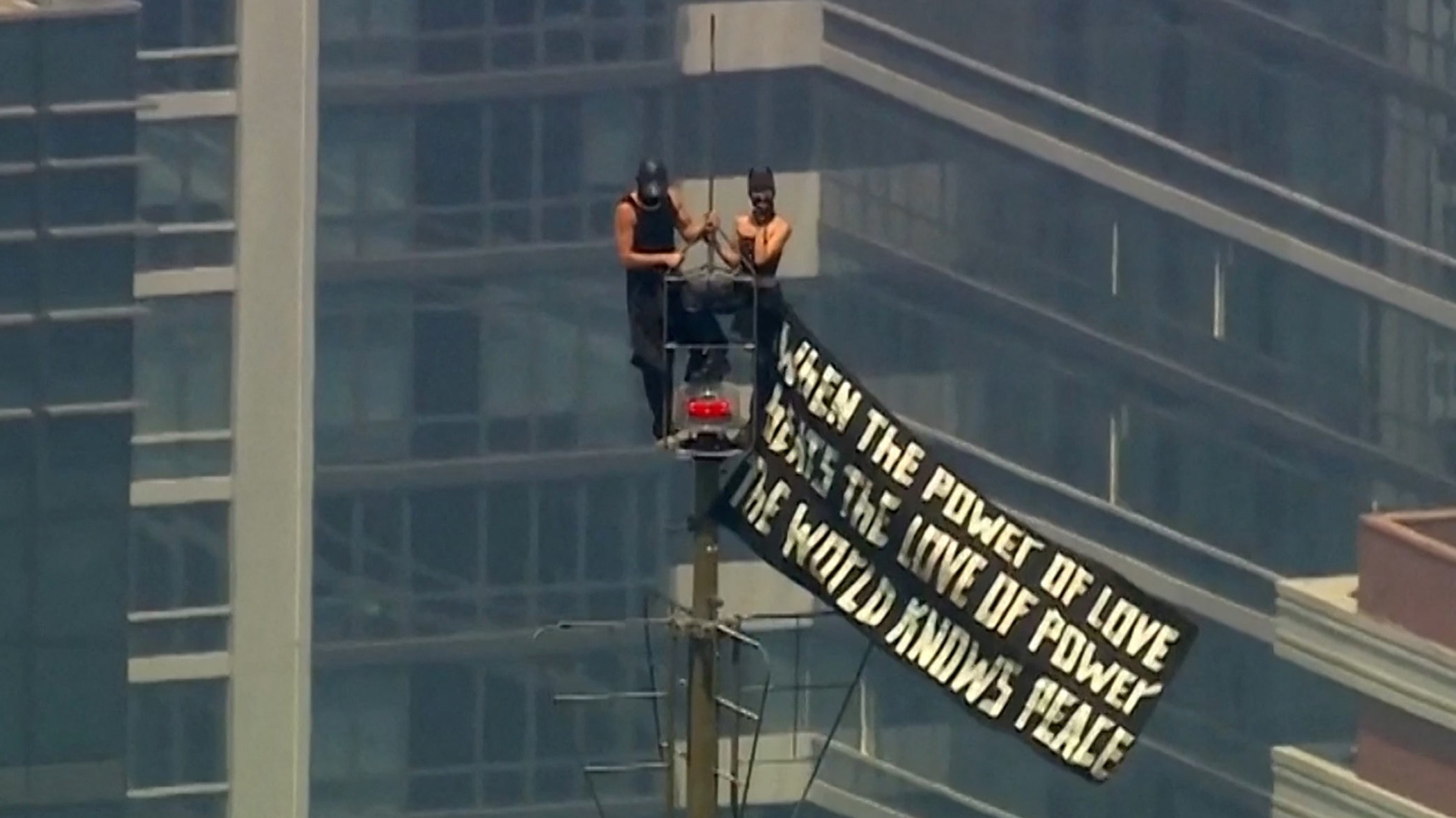Qui sont Ivan Beerkus et Angela Nikolau, les fiancés russes qui ont escaladé l’Empire State Building ?