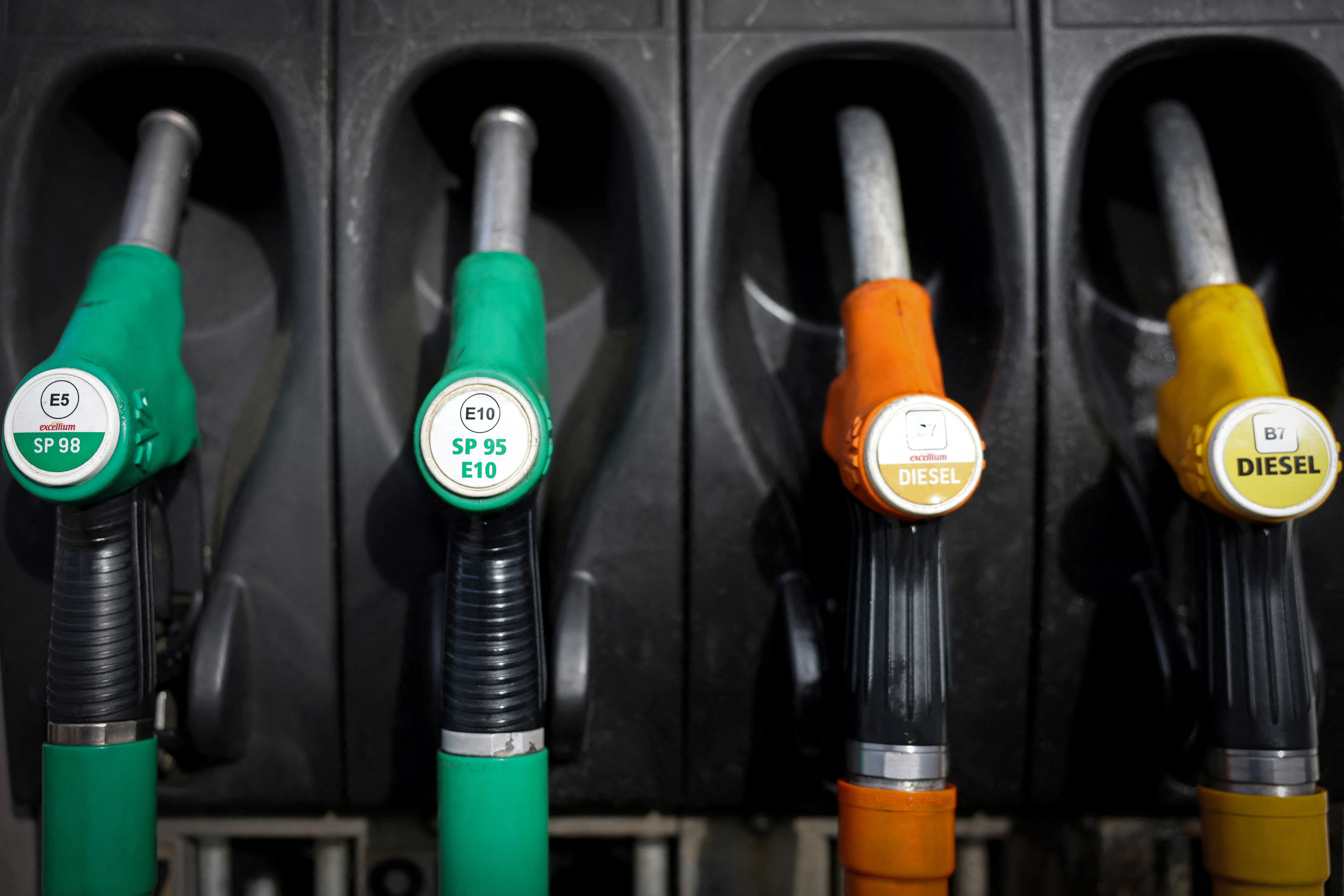 Carburants : à l’orée des vacances d’été, les prix restent au-dessus de leur niveau pré-guerre au Moyen-Orient
