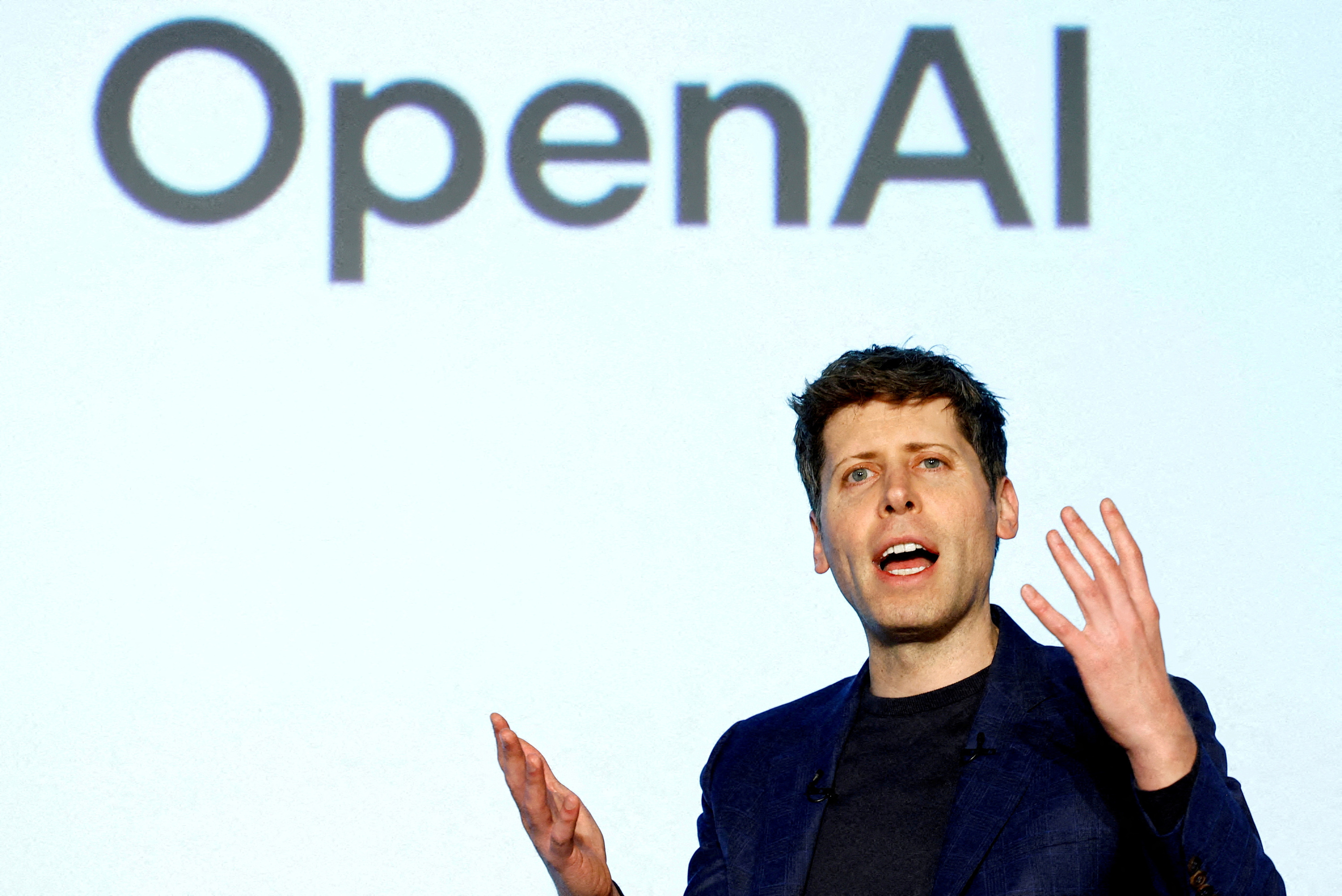 OpenAI a fait «beaucoup de changements» à son modèle d'IA sur suggestion du gouvernement américain, affirme Sam Altman