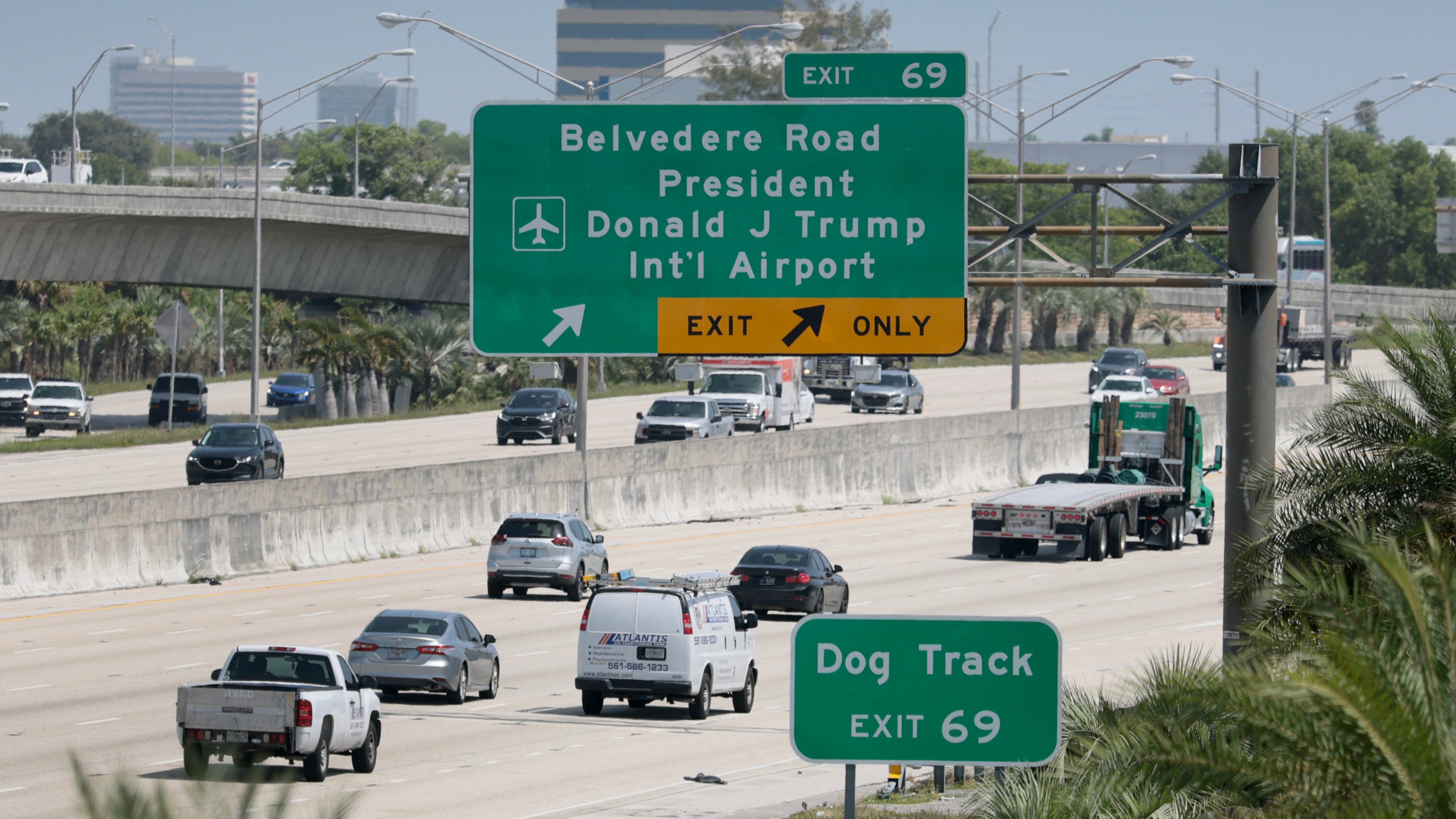 En Floride, l'aéroport de Palm Beach a été rebaptisé au nom de Donald Trump