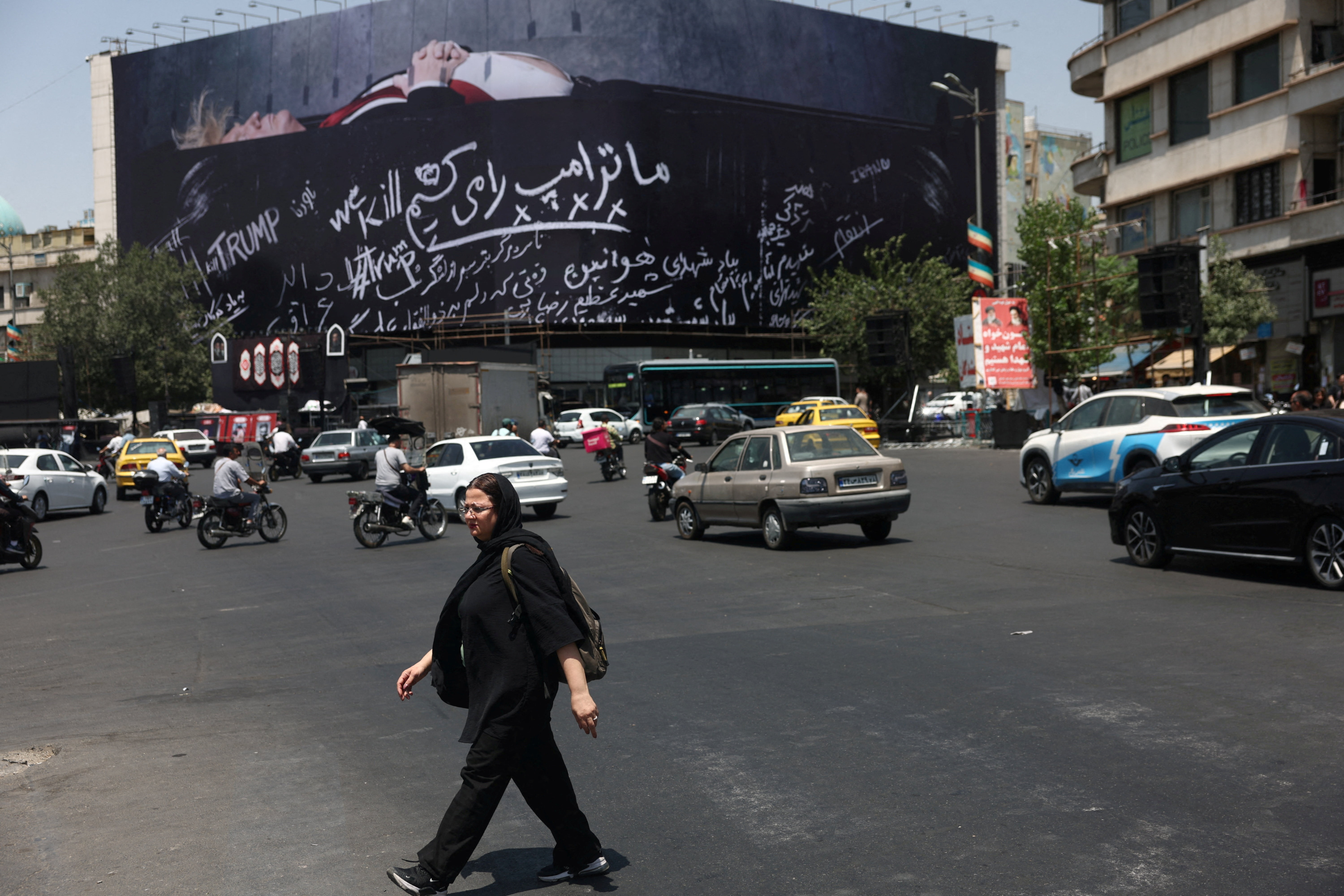 Iran : un haut responsable menace d’une «offensive totale» si les frappes américaines se poursuivent